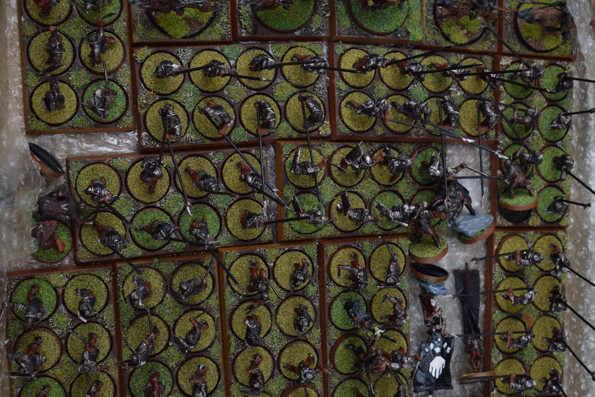 A collection of cast metal and plastic war-games and miniature figures by 'Games Workshop' from - Image 3 of 14