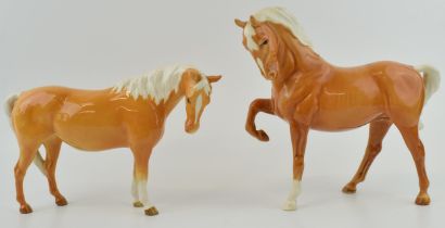 Beswick palomino leg tucked horse with mare facing right (2). In good condition with no obvious