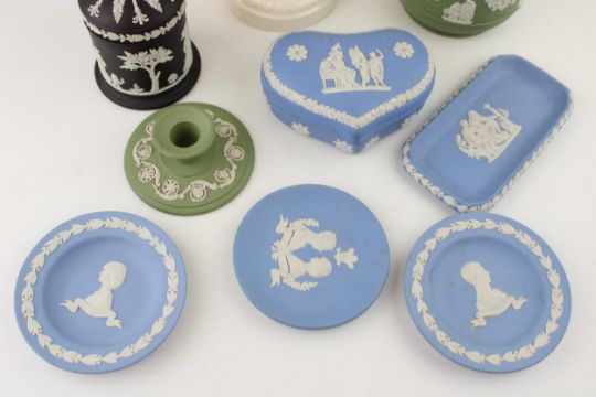 Wedgwood Jasperware to include a green small jardiniere, a blue lidded jar, a white Queensware - Image 2 of 4