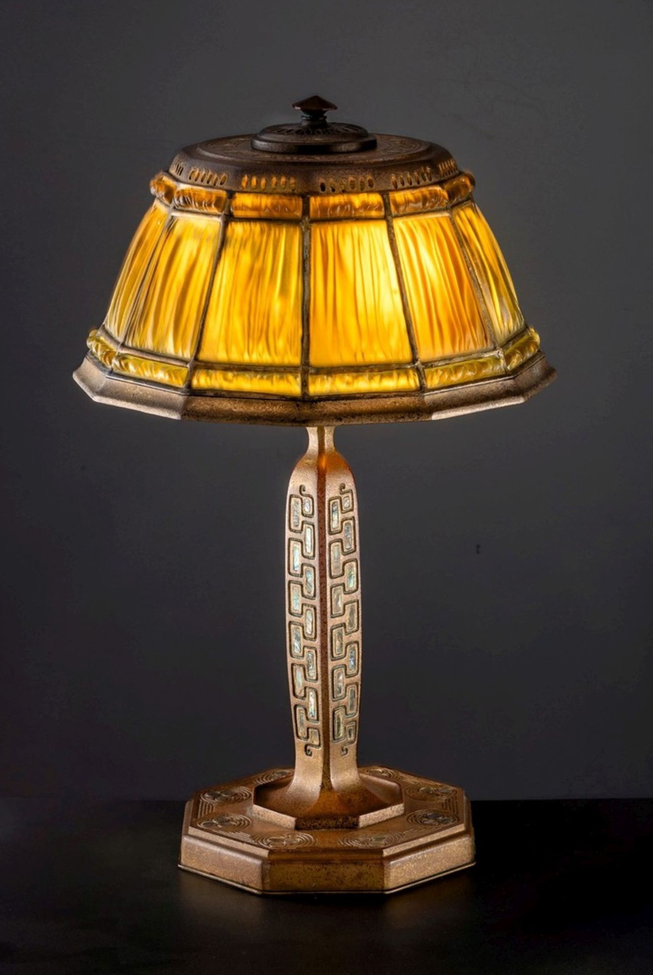 Tischlampe "Abalone Linenfold" Tiffany Studios, New York, um 1910 - Image 2 of 2