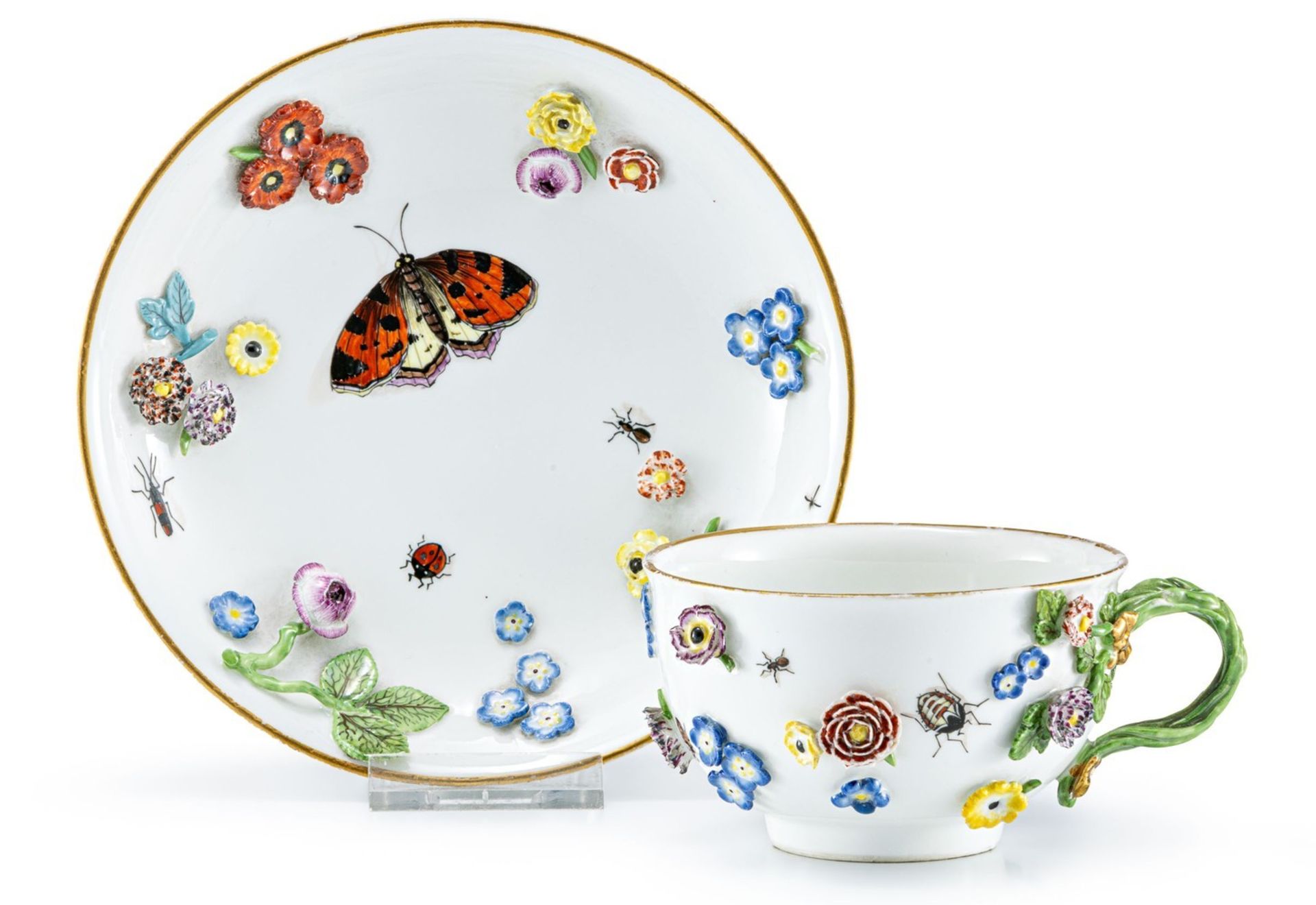 Tasse und Untertasse mit bossierten Blüten Meissen, um 1745