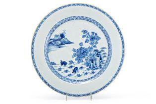 Große Platte mit Blaumalerei unter Glasur China, E. 18. Jh.