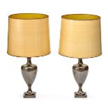 Ein Paar Vasenlampen