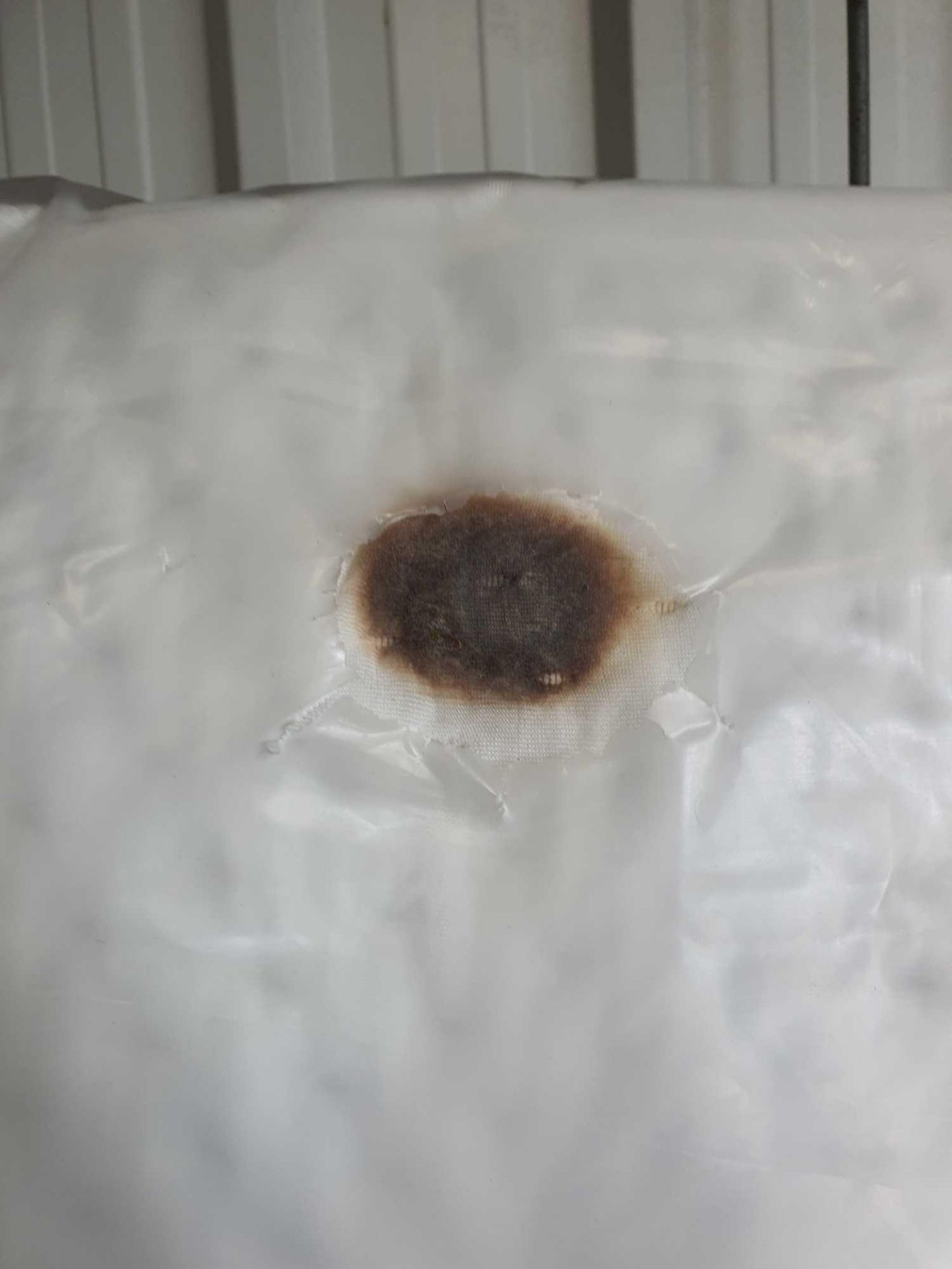 Sleepright.beds Fusion 1500 Firmness Medium 4 Foot 6 Inch Double White Burn Mark At The Top SEE - Image 2 of 4