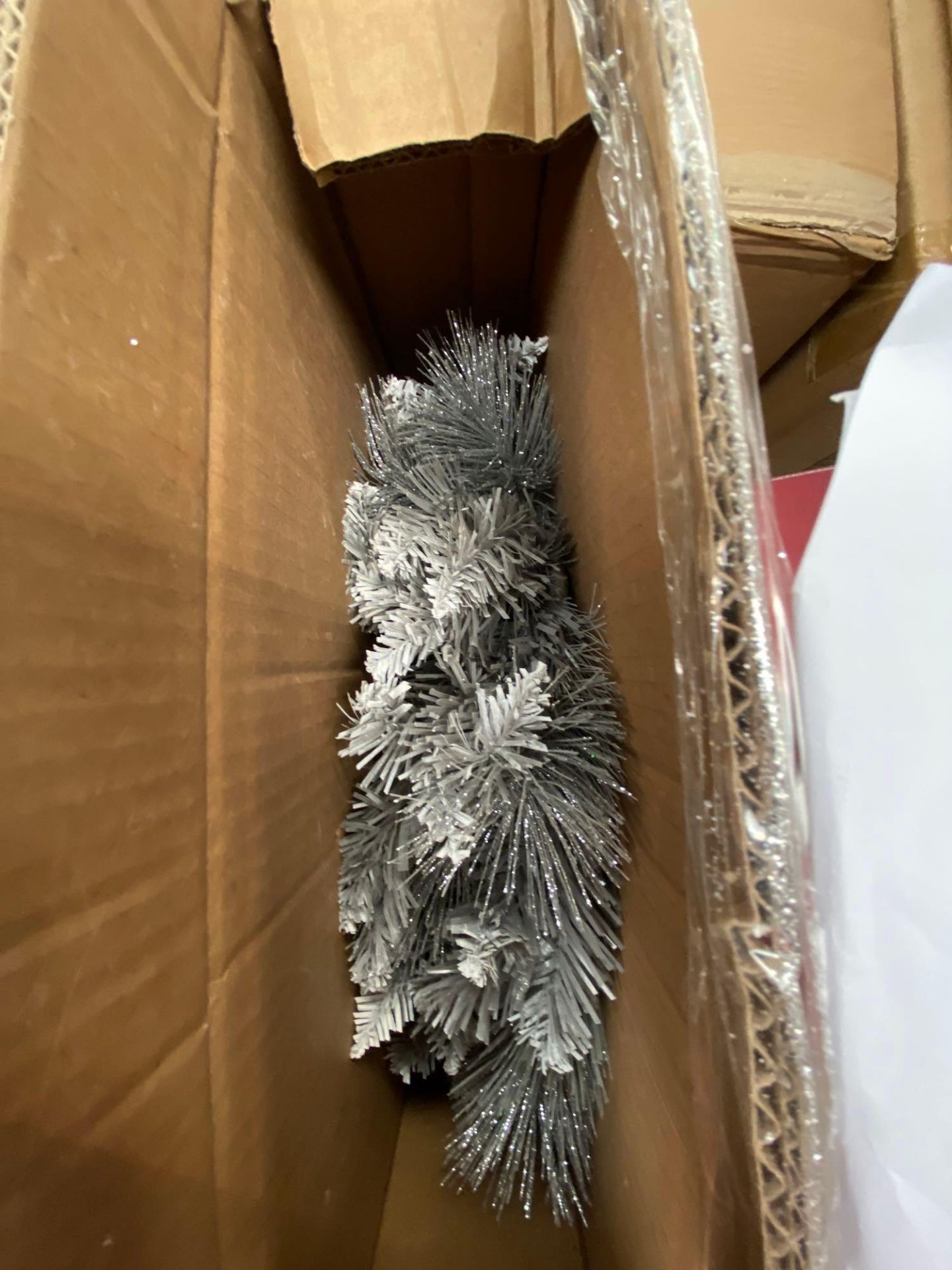 RRP £23 - Grey Glitter Pre-Lit Christmas Wreath GT8639 - Image 3 of 3