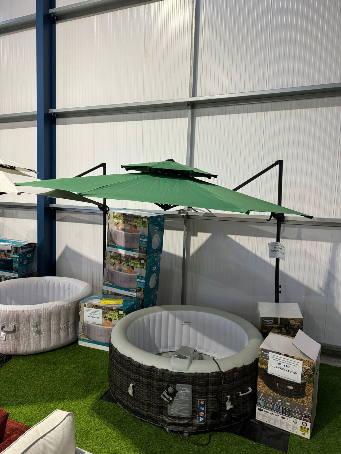 RRP £129.99 - BRAND NEW GREEN BANANA PARASOL