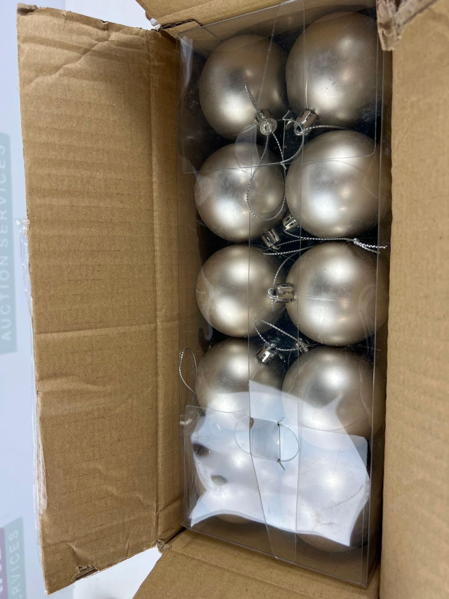 RRP £10.99 - Pack of 50 White Christmas Baubles VJAUN - Image 3 of 3