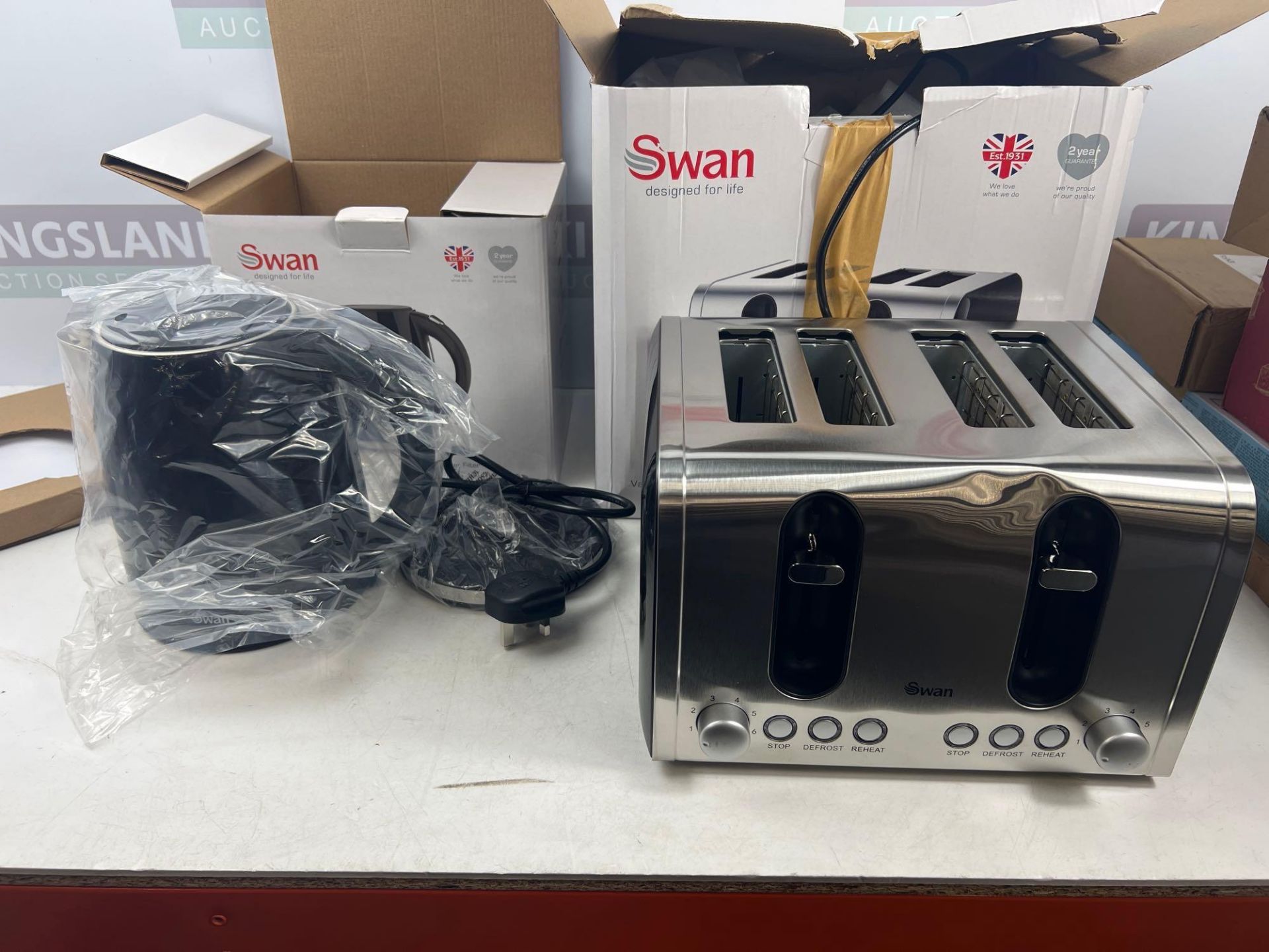 SWAN KETTLE AND 4 SLICE TOASTER - Image 2 of 3