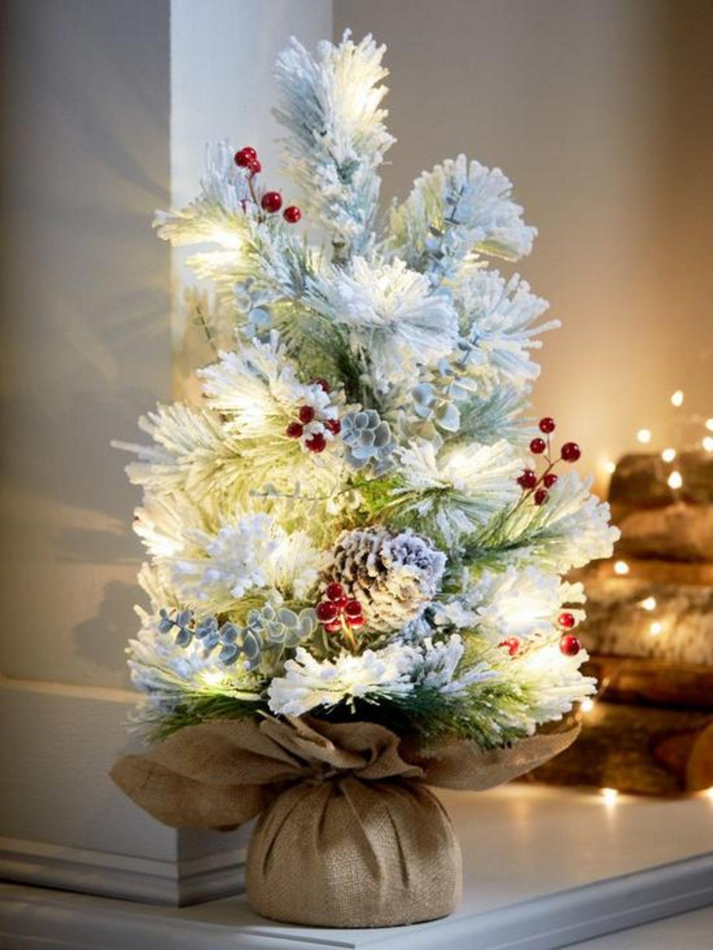 RRP £29.99 - Bavarian Pre-Lit Table Top Christmas Tree NW99K