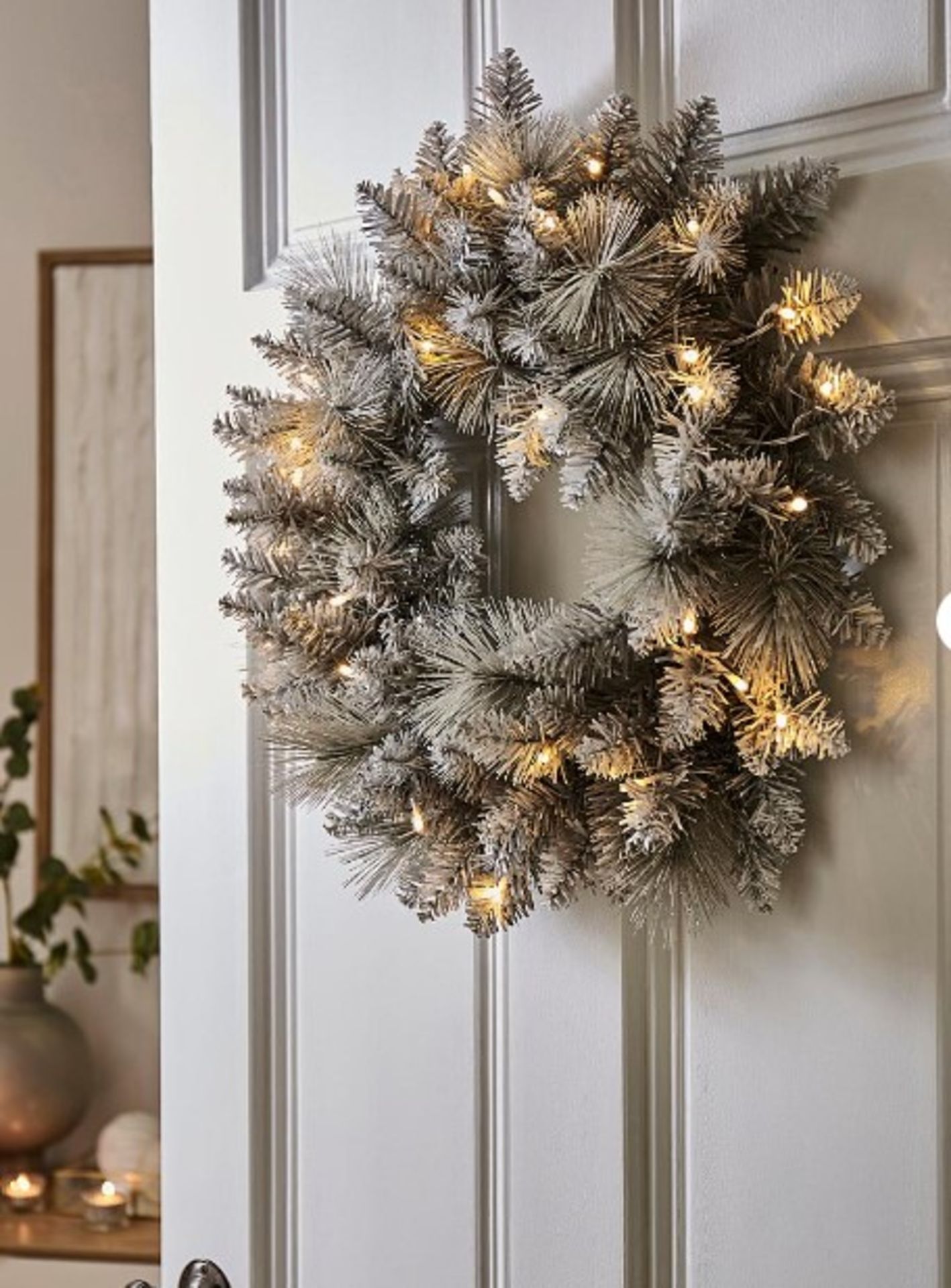 RRP £23 - Grey Glitter Pre-Lit Christmas Wreath GT8639