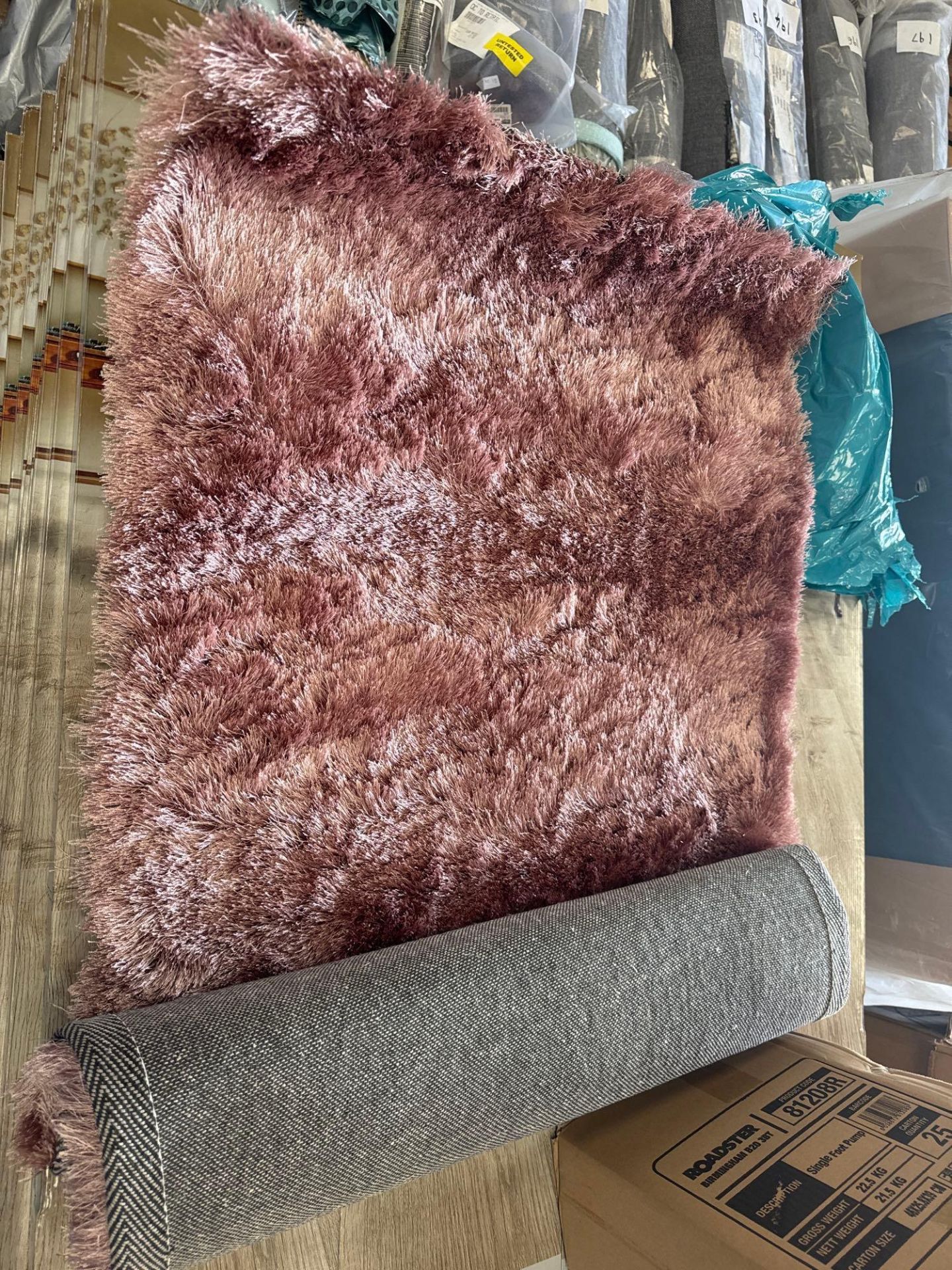 RRP £36.00 - SHIMMER SHAGGY RUG BLUSH 60X120 OB434 - Image 2 of 3