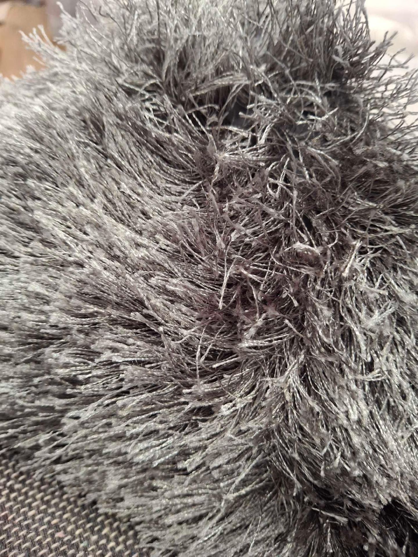 RRP £36.00 - SHIMMER SHAGGY RUG SILVER 60X120 OB434 - Image 4 of 4