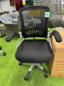 RRP £129.99 - BRAND NEW MESH BACH BLACK OFFICE CHAIR