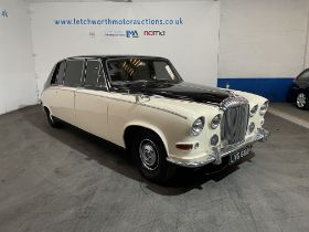 1969 Daimler DS420 Vanden Plas Limousine - 4235cc