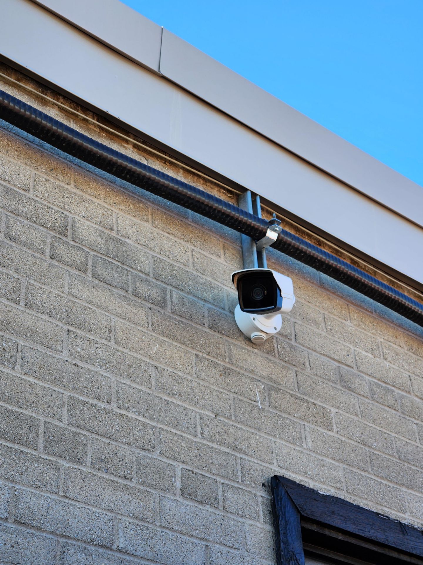 Lot of Surveillance System w/ (approx 23) Cameras and NVR (cameras are wall mounted throughout - Image 6 of 6