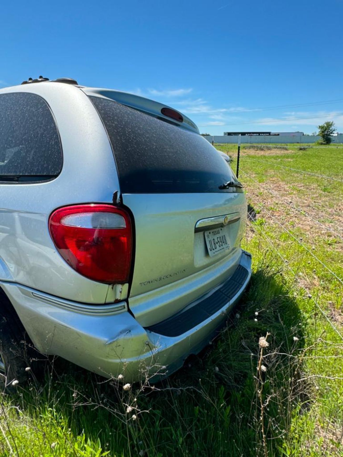 2005 Chrysler Town & Country - Image 5 of 6