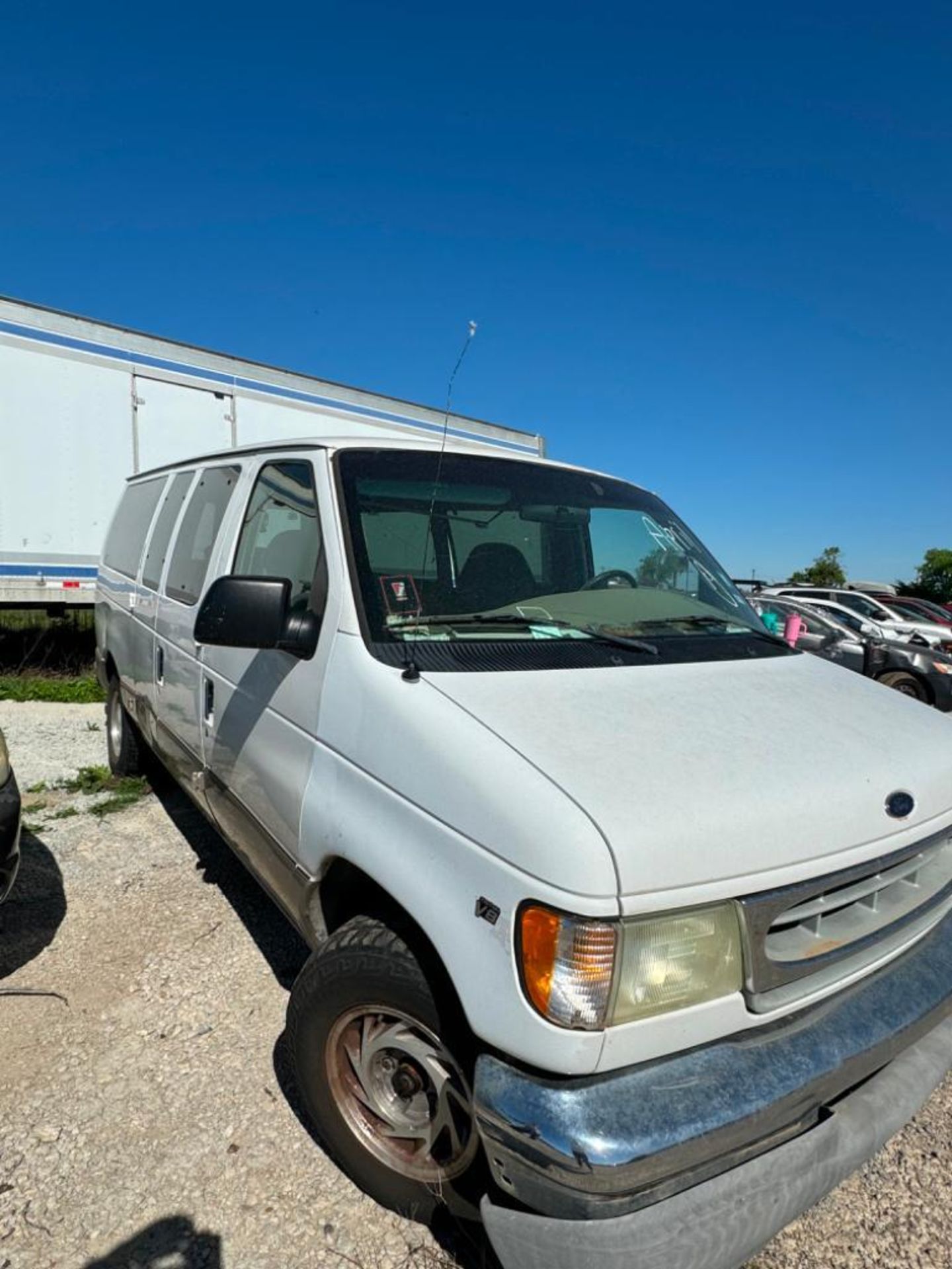 2002 FORD ECONOLINE E150 - Image 5 of 15