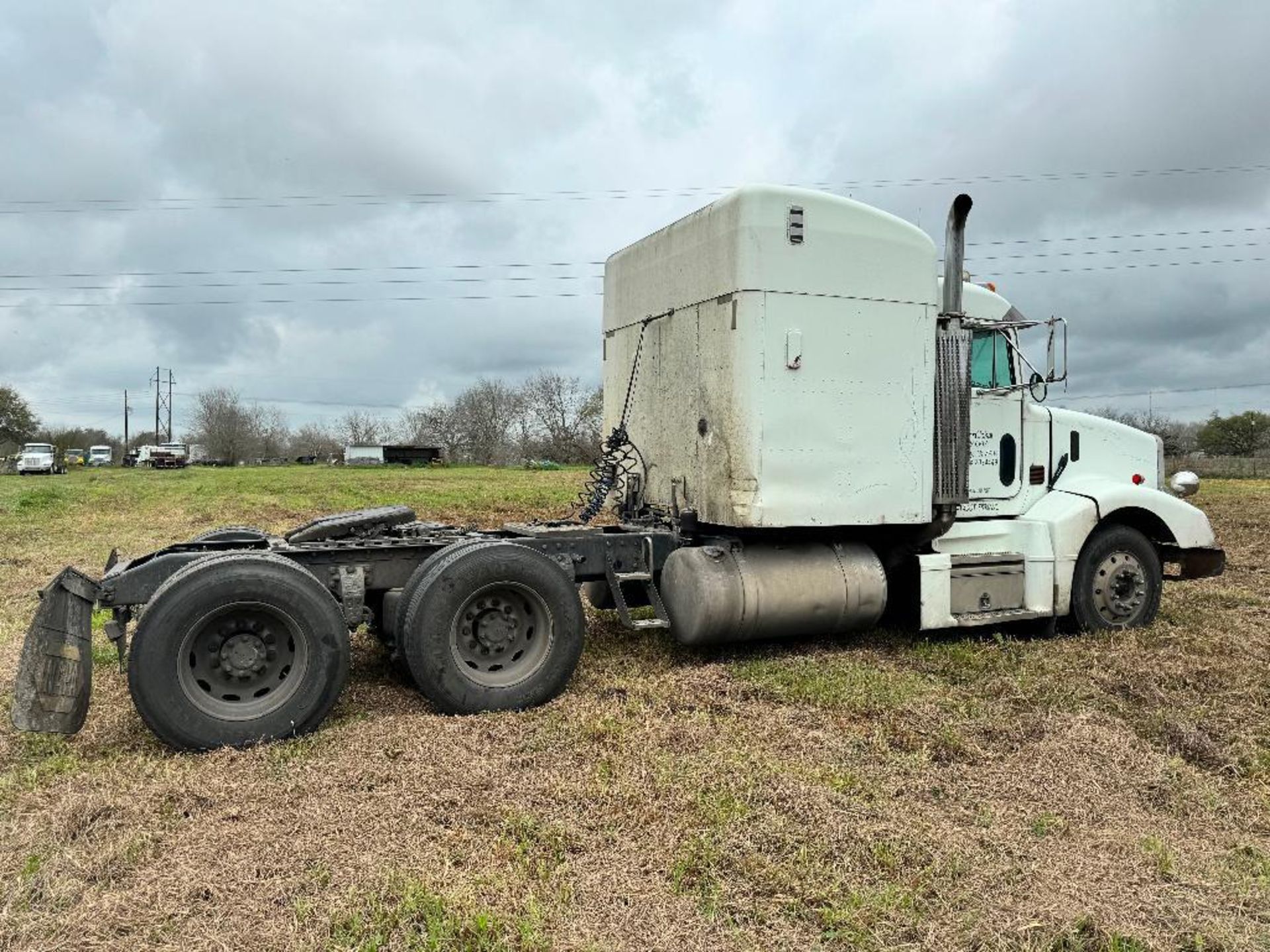 1999 Peterbilt 377 - Image 8 of 71