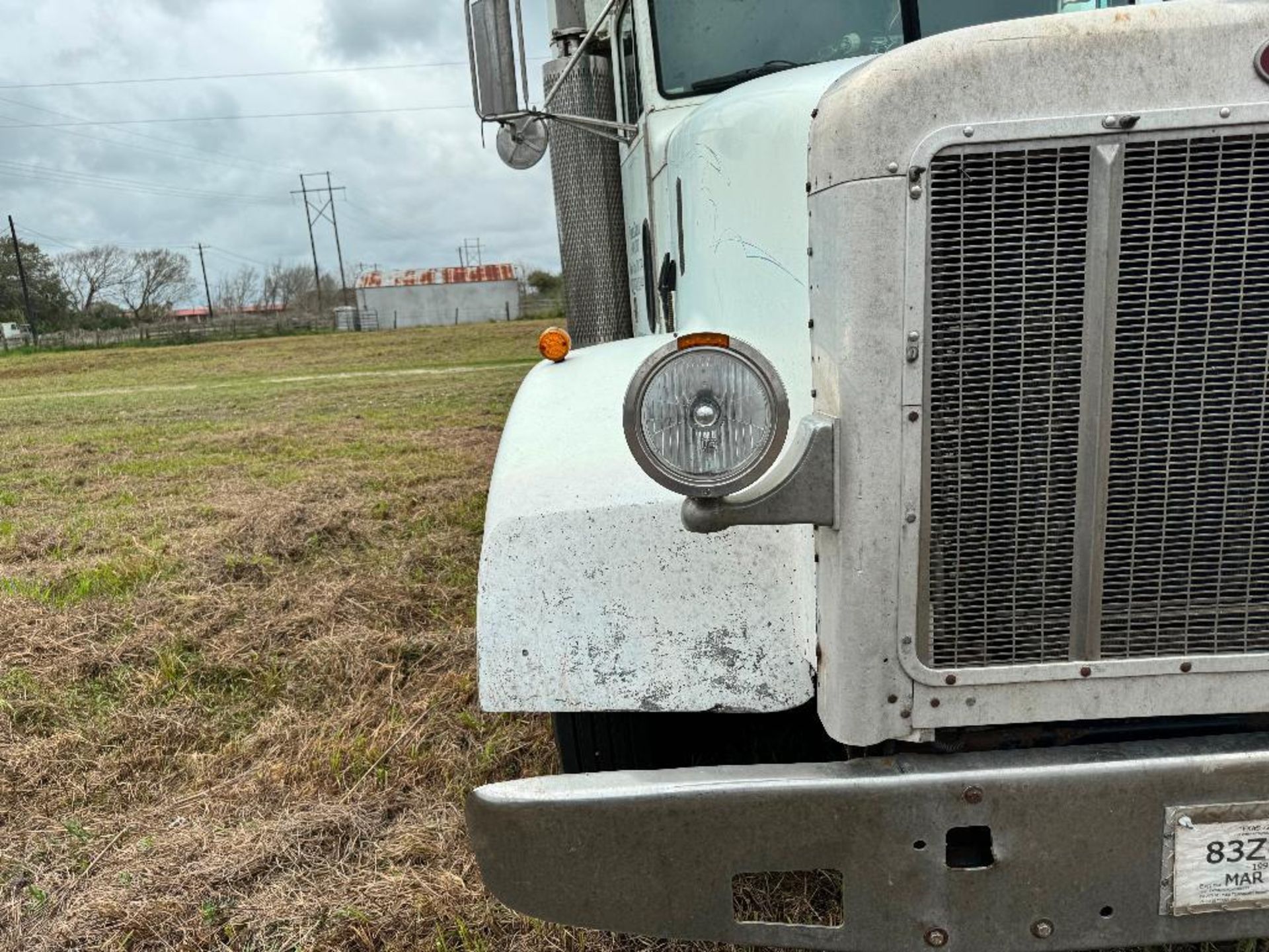 1999 Peterbilt 377 - Image 11 of 71