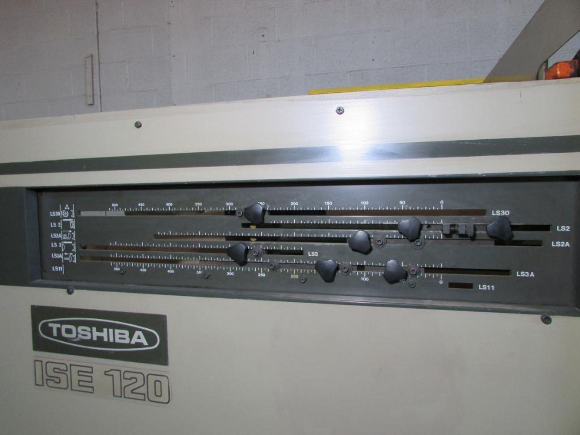 1983 Toshiba ISE120-5A 120-Ton Hydraulic Injection Molding Machine - Image 8 of 28