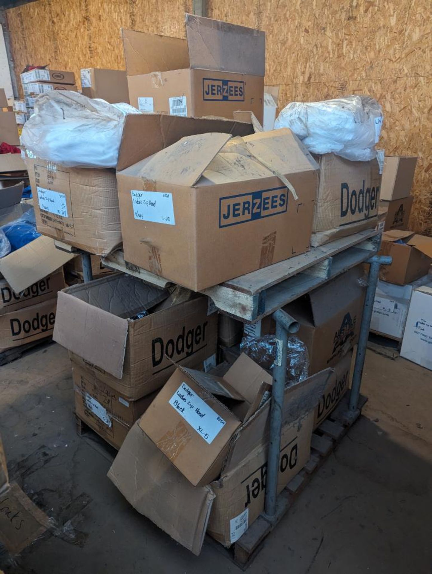 18 Pallets of Unprinted Clothing - Image 6 of 11