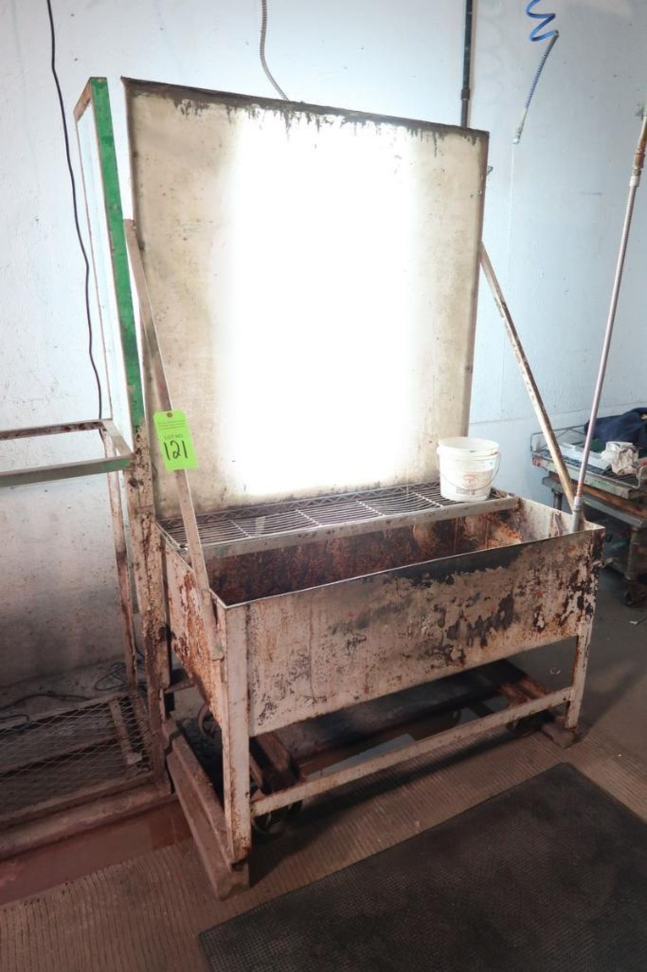 Screen Washing Booth