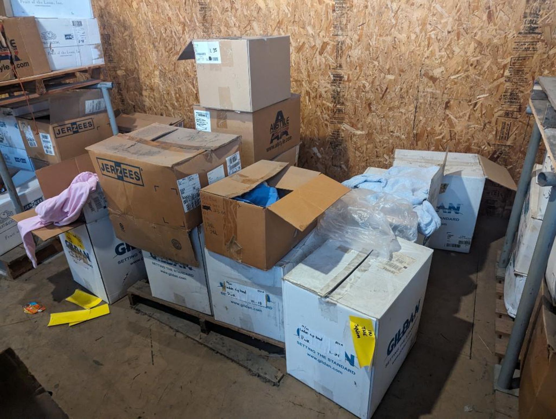 18 Pallets of Unprinted Clothing - Image 5 of 11