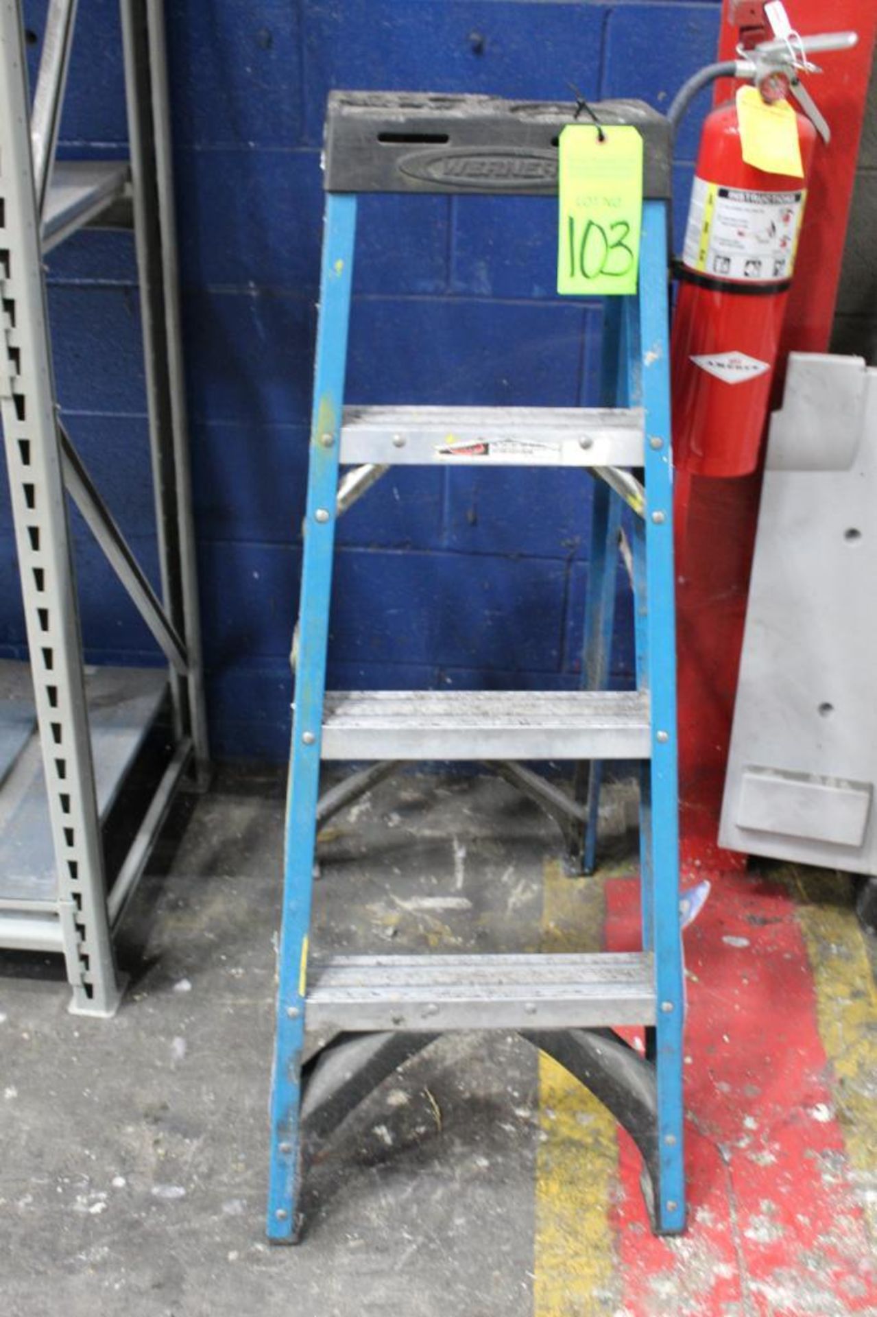 Werner FS104 4ft. Step Ladder 450LB Capacity - Image 2 of 4
