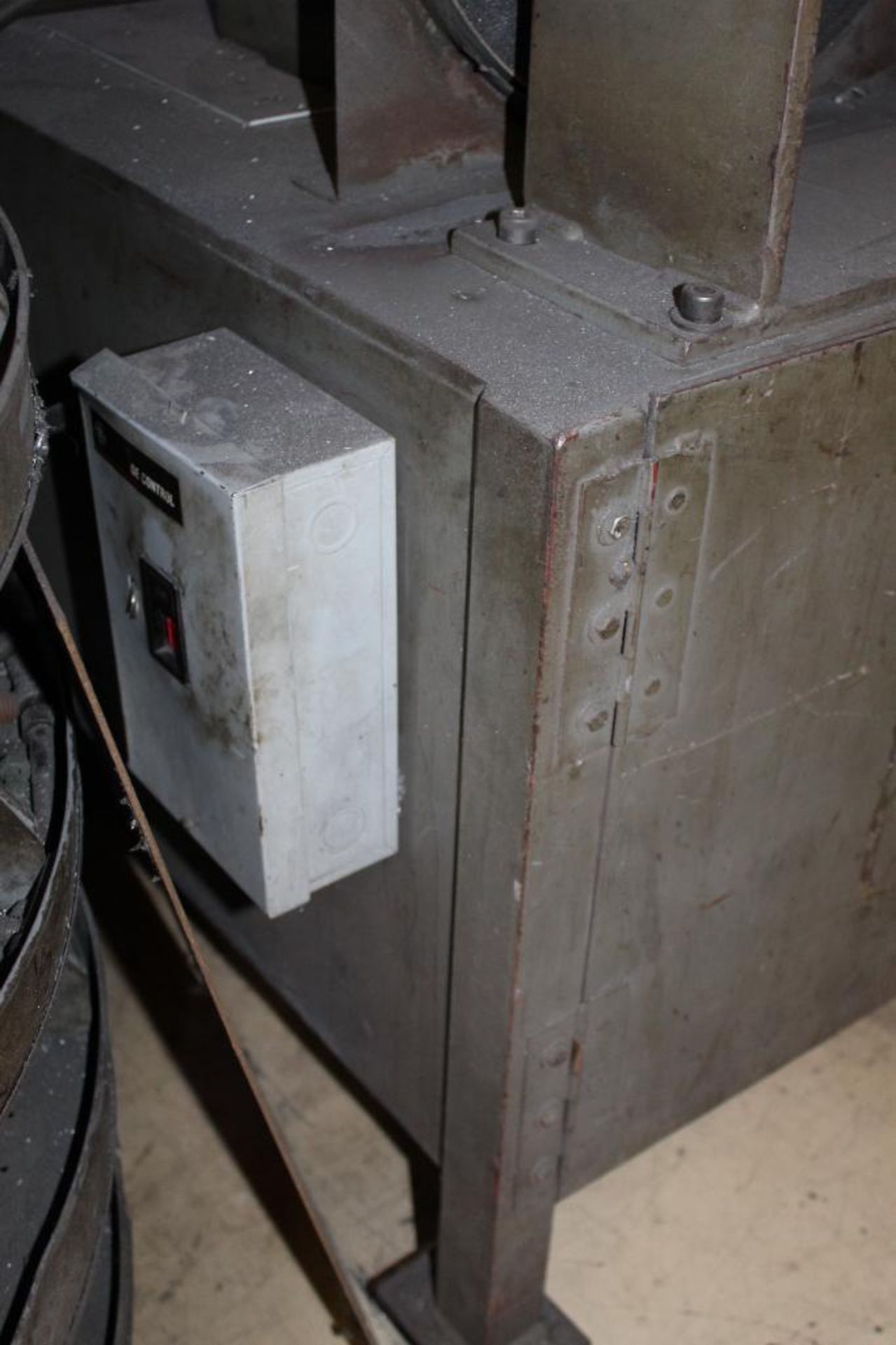 Large Sander Table with Master Motor and Assorted Sanding Discs - Image 6 of 6