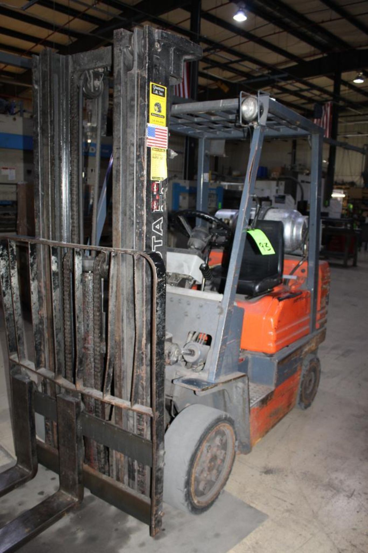 Toyota 4000LB. Propane Forklift Triple Stage Mast Model 5FG025 With 4'Forks - Delayed Removal - Image 3 of 18