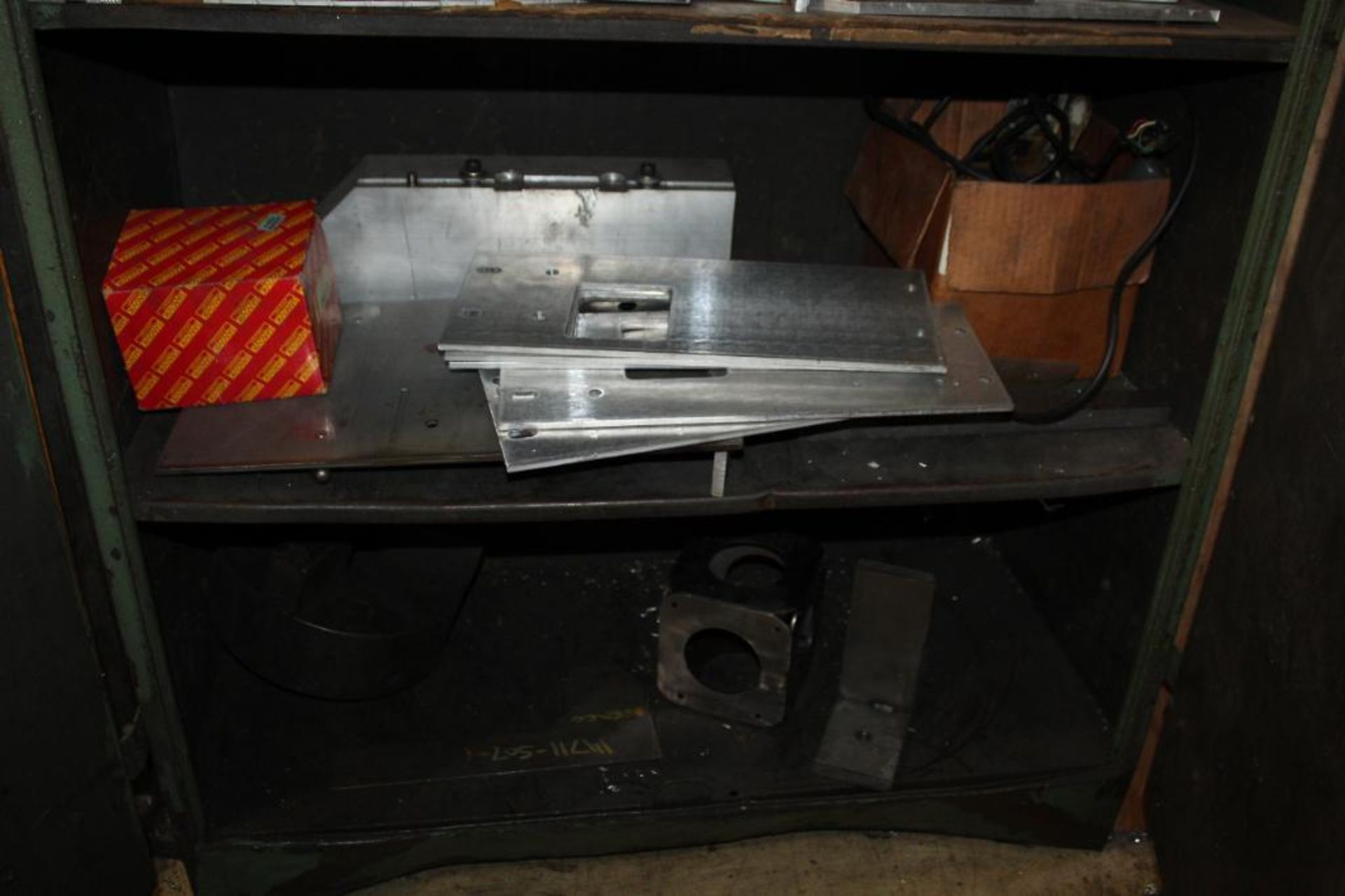 Cabinet with Contents - Image 6 of 6