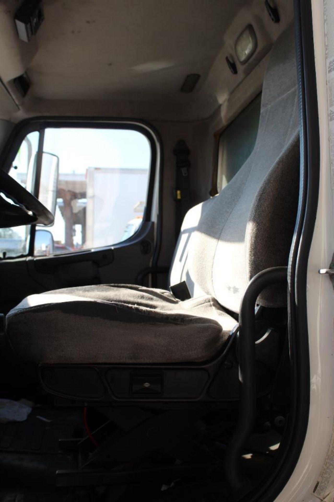 2014 Freightliner M2106 Truck - Image 14 of 56