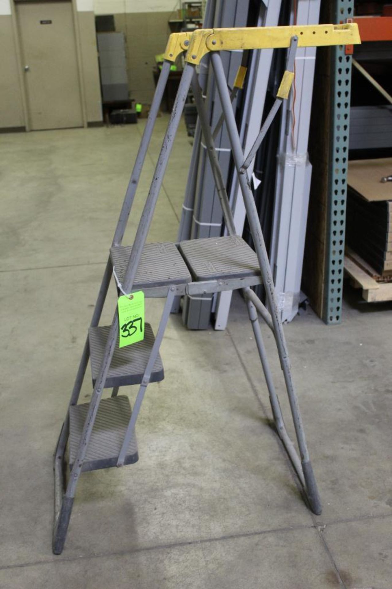 Cosco 3' Ladder - Image 2 of 4