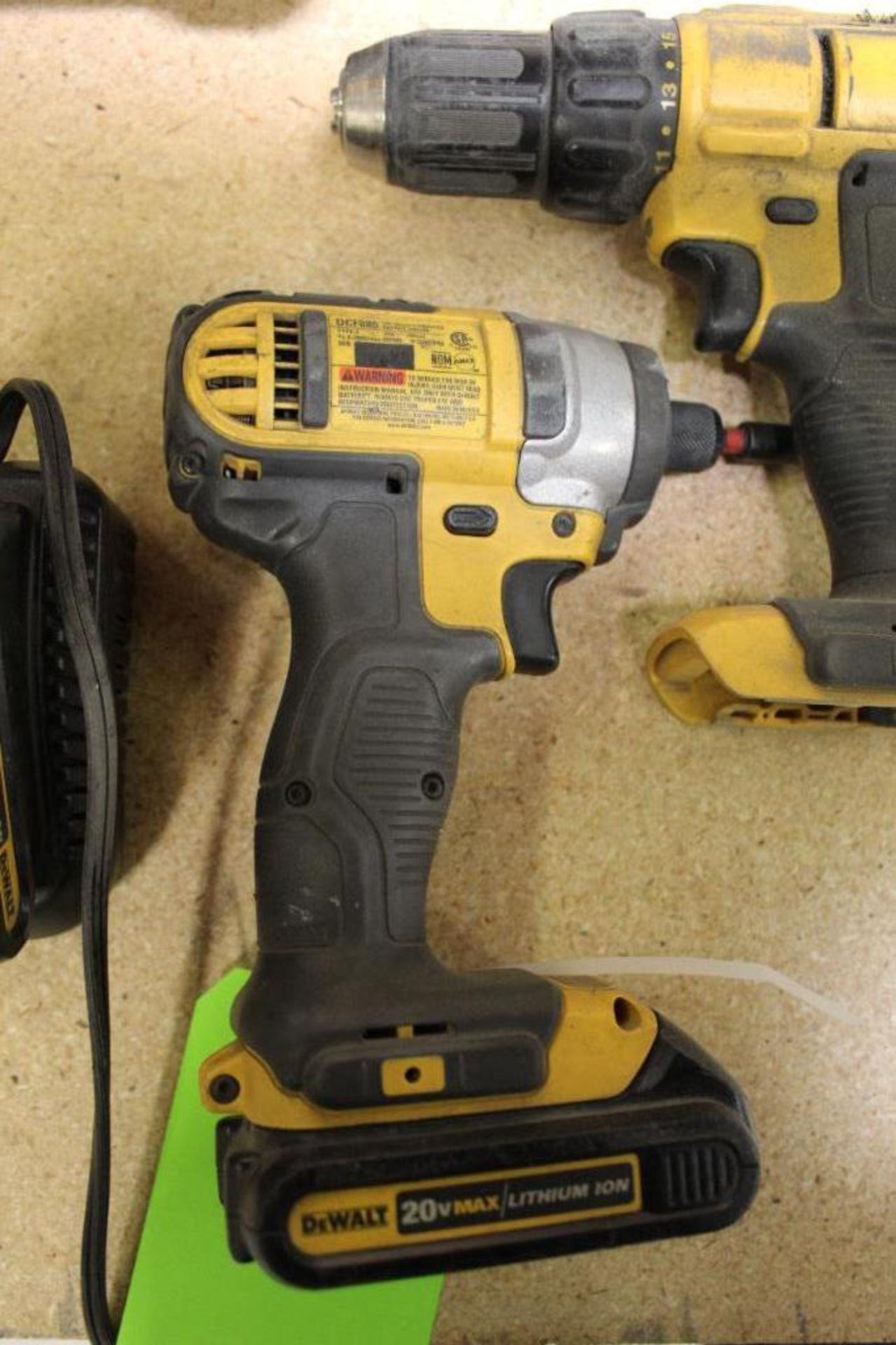 DeWalt Cordless Drill and Impact w/(2) Batteries and (1) Charger - Bild 4 aus 5