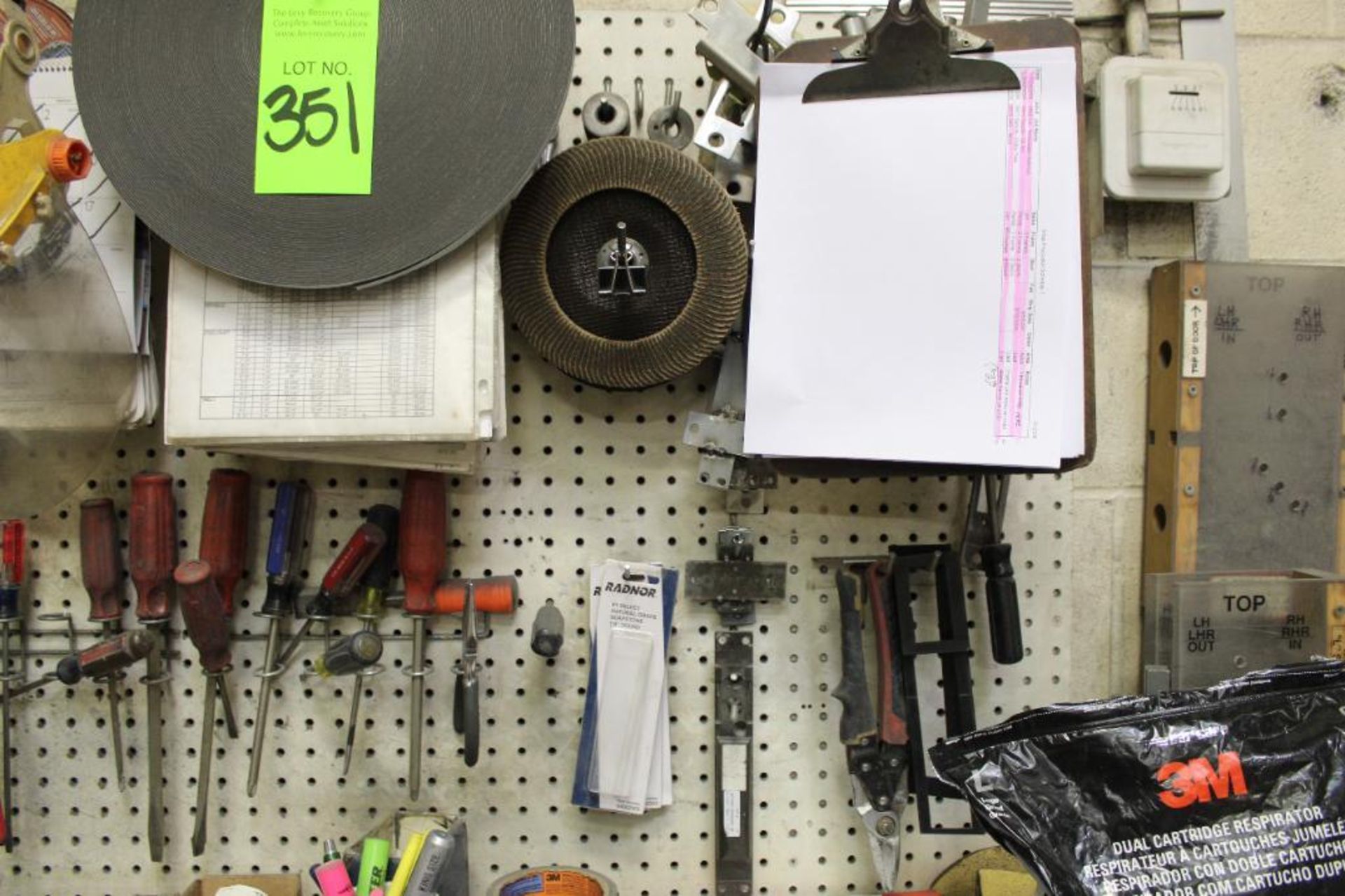 Contents of Work Bench to Inlcude Hand Tools, Holesaws, Tape Measures and Brackets - Image 7 of 10