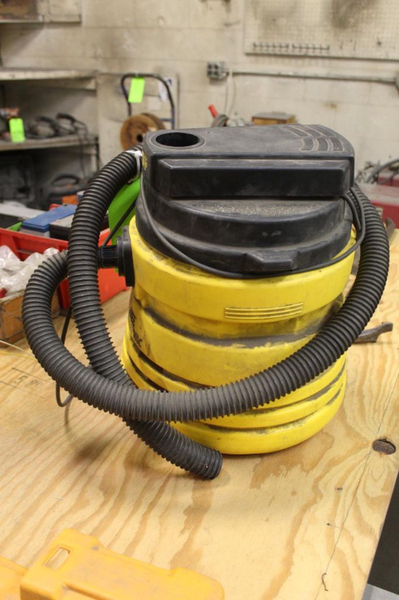 Genie 6 Gallon Wet/Dry Vac - Image 3 of 3