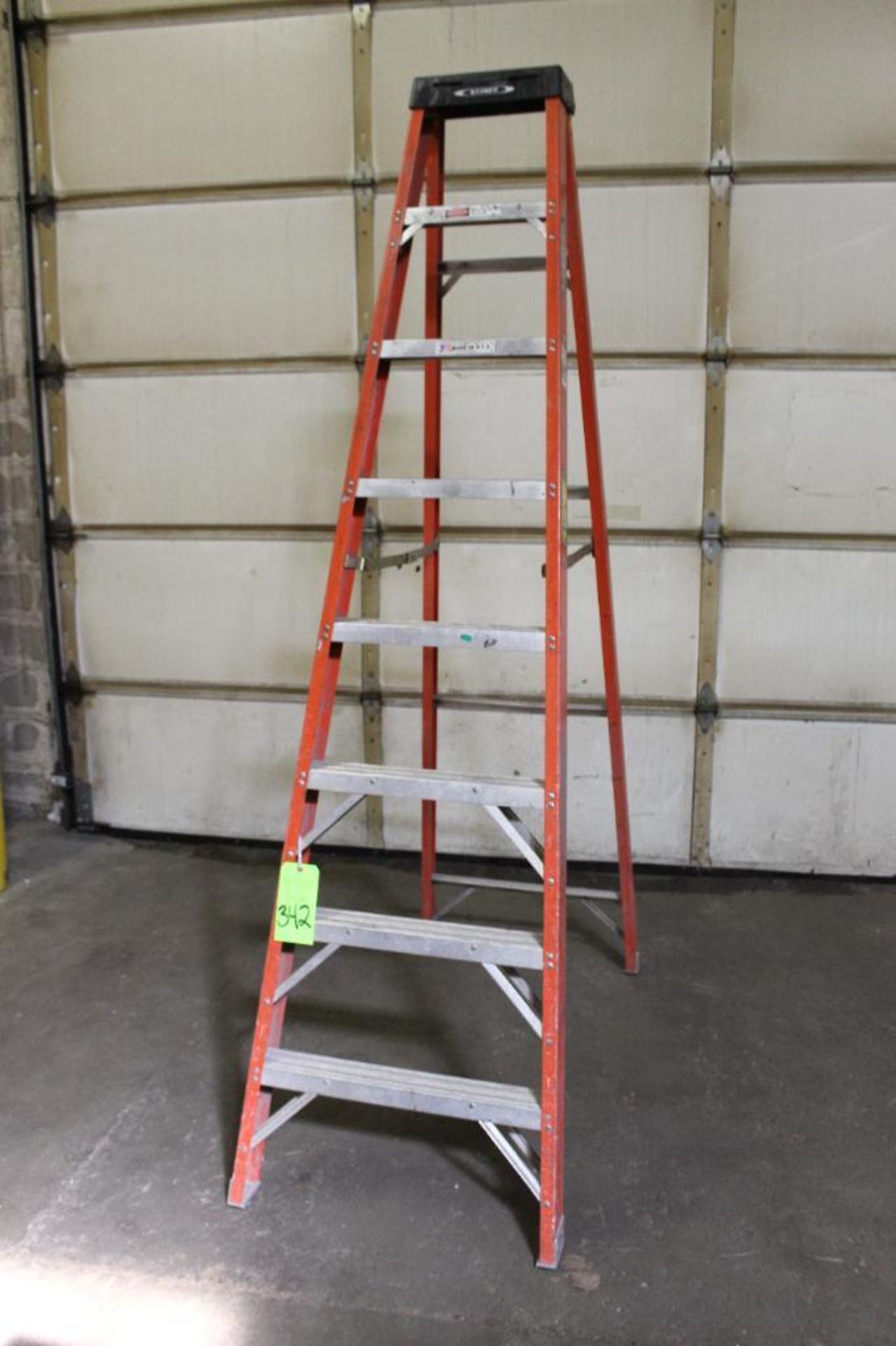 Werner 8' Ladder Model FIA08 300LB Capacity