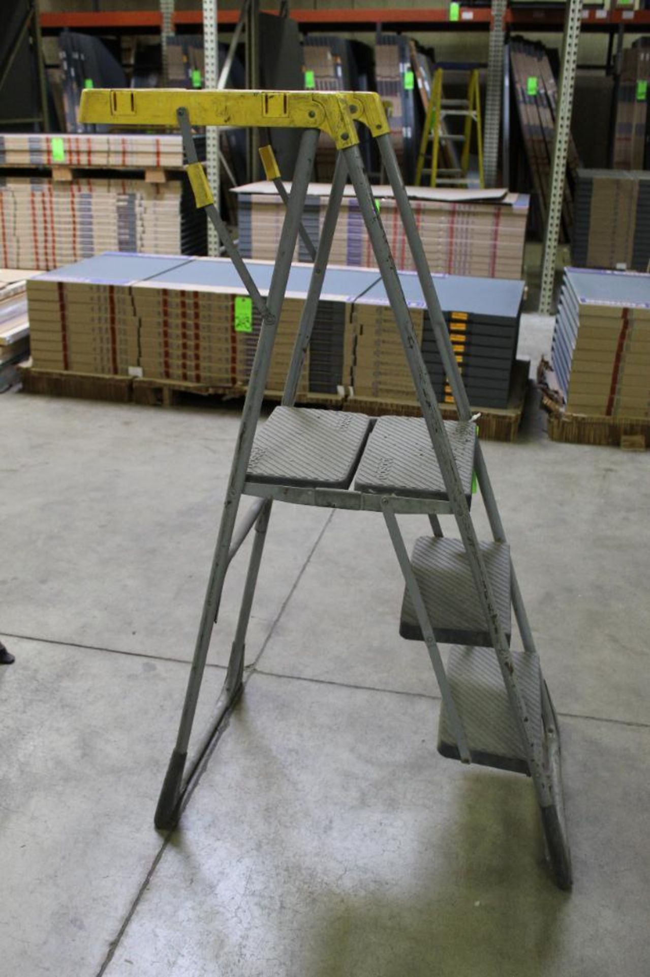 Cosco 3' Ladder - Image 3 of 4
