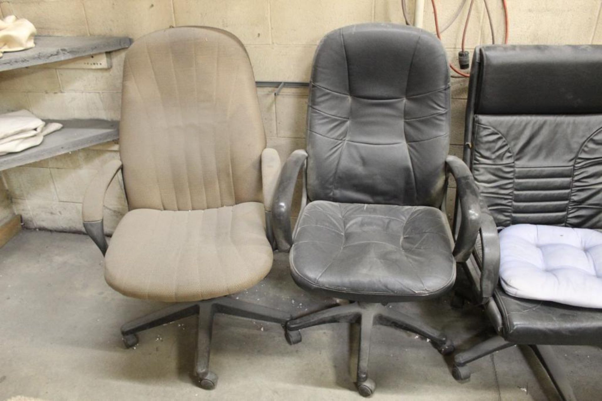 Lot of (4) Office Chairs - Image 2 of 3