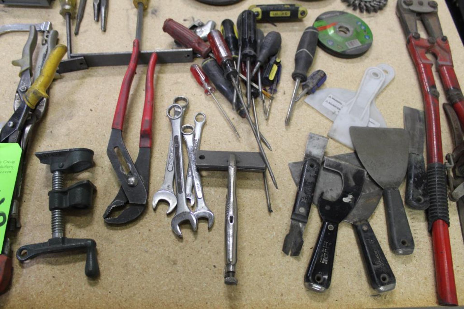 Lot of Assorted Hand Tools to Include Screw Drivers, Files, Clamps, Bolt Cutters - Bild 5 aus 6