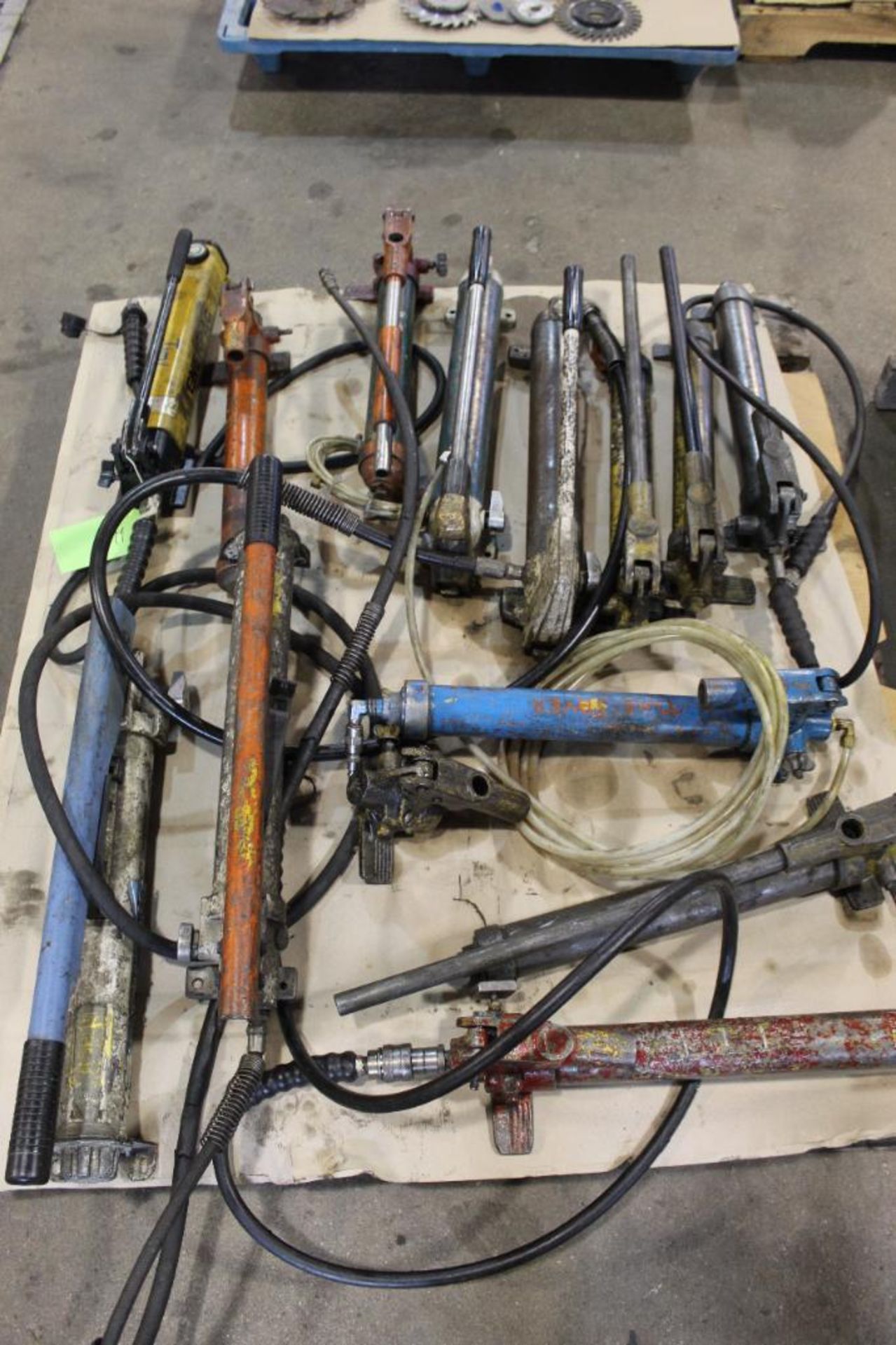 Lot of (13) Assorted Hydraulic Pumps For Parts - Image 5 of 5