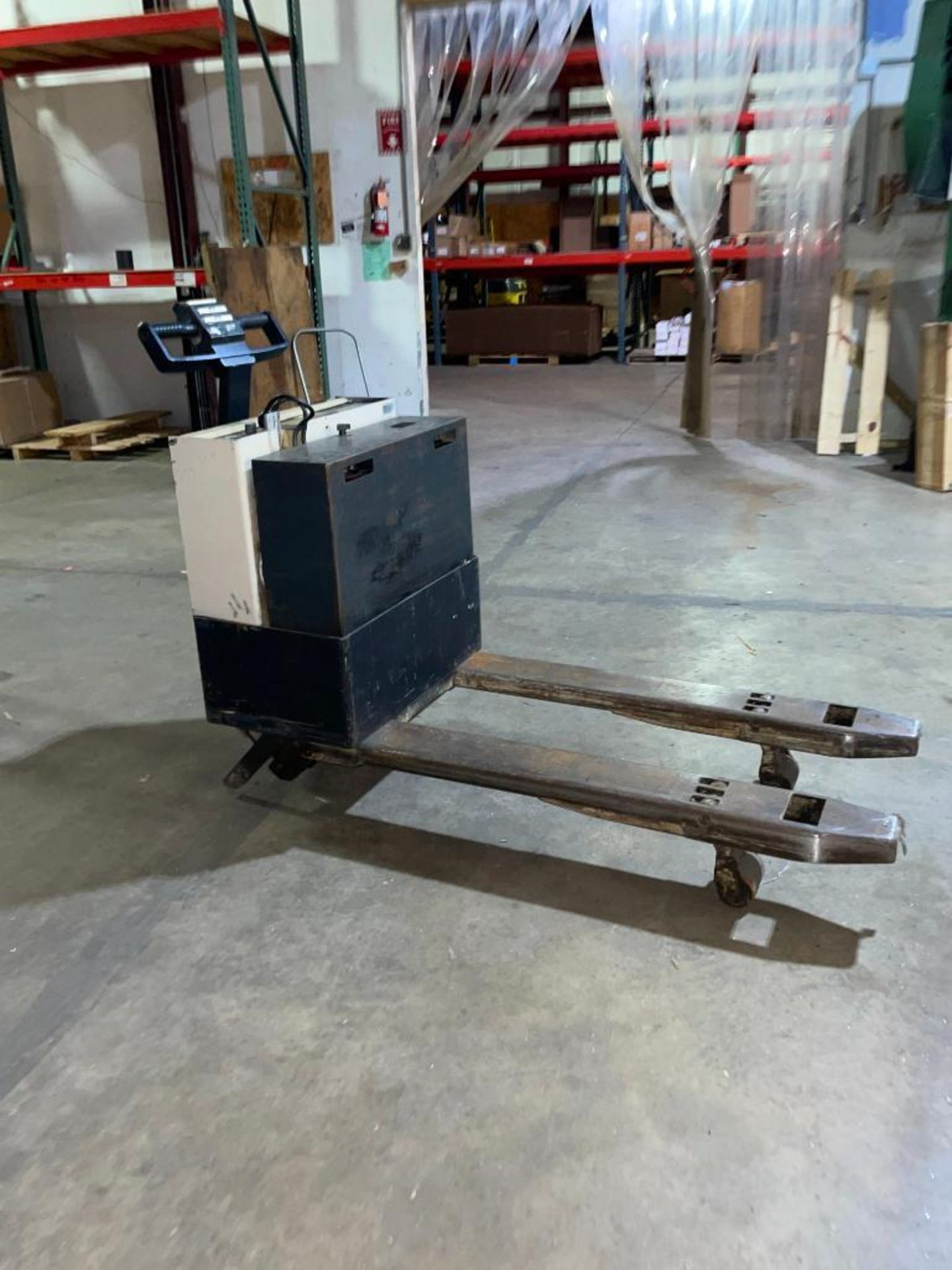 Crown 4K Capacity Model GPW-4-14 Electric Pallet Lift