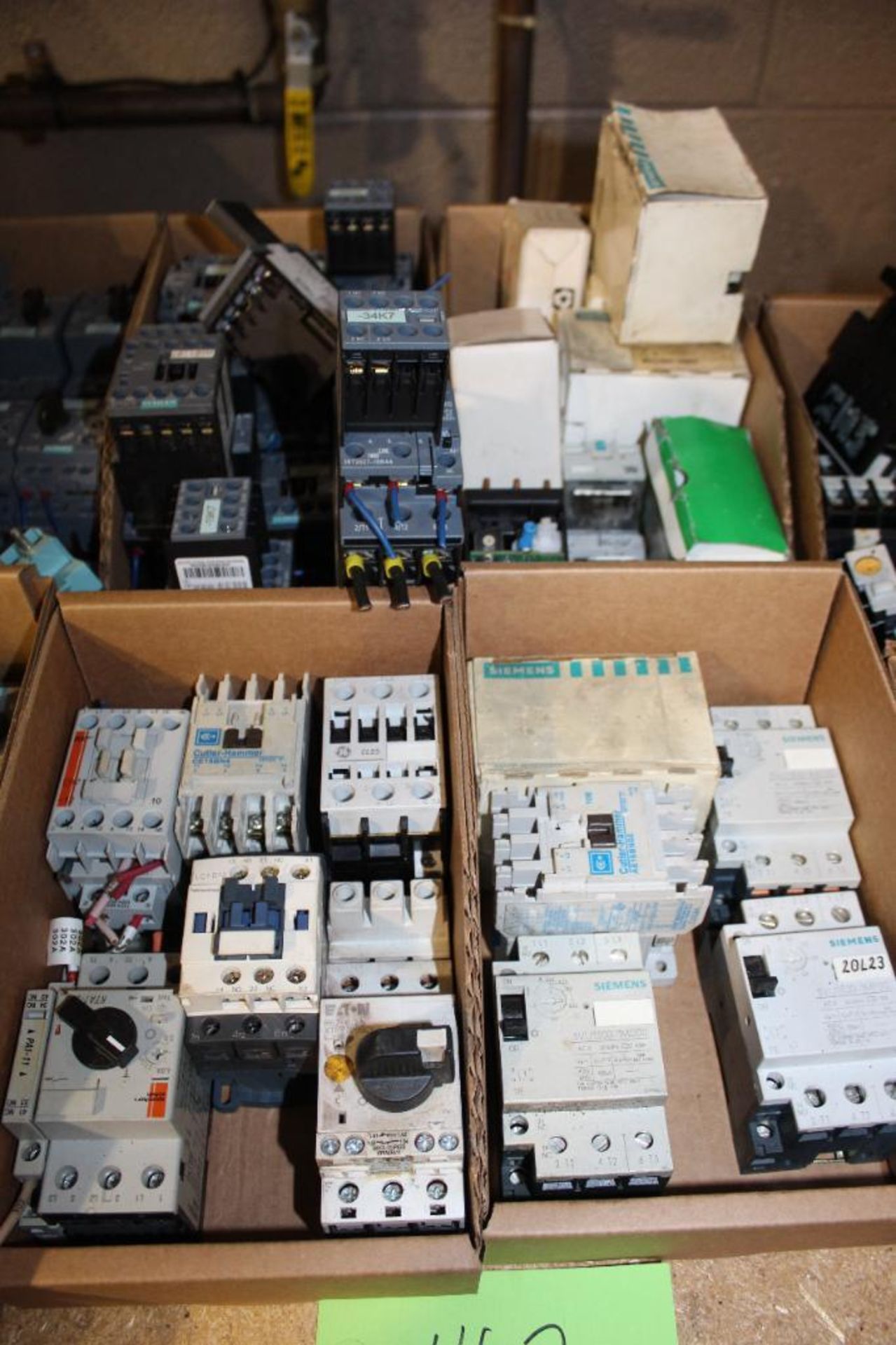 Lot of Siemens Sirius, Cutler Hammer, Dayton, Schneider Electric, ABB Switchline Circuit Breakers