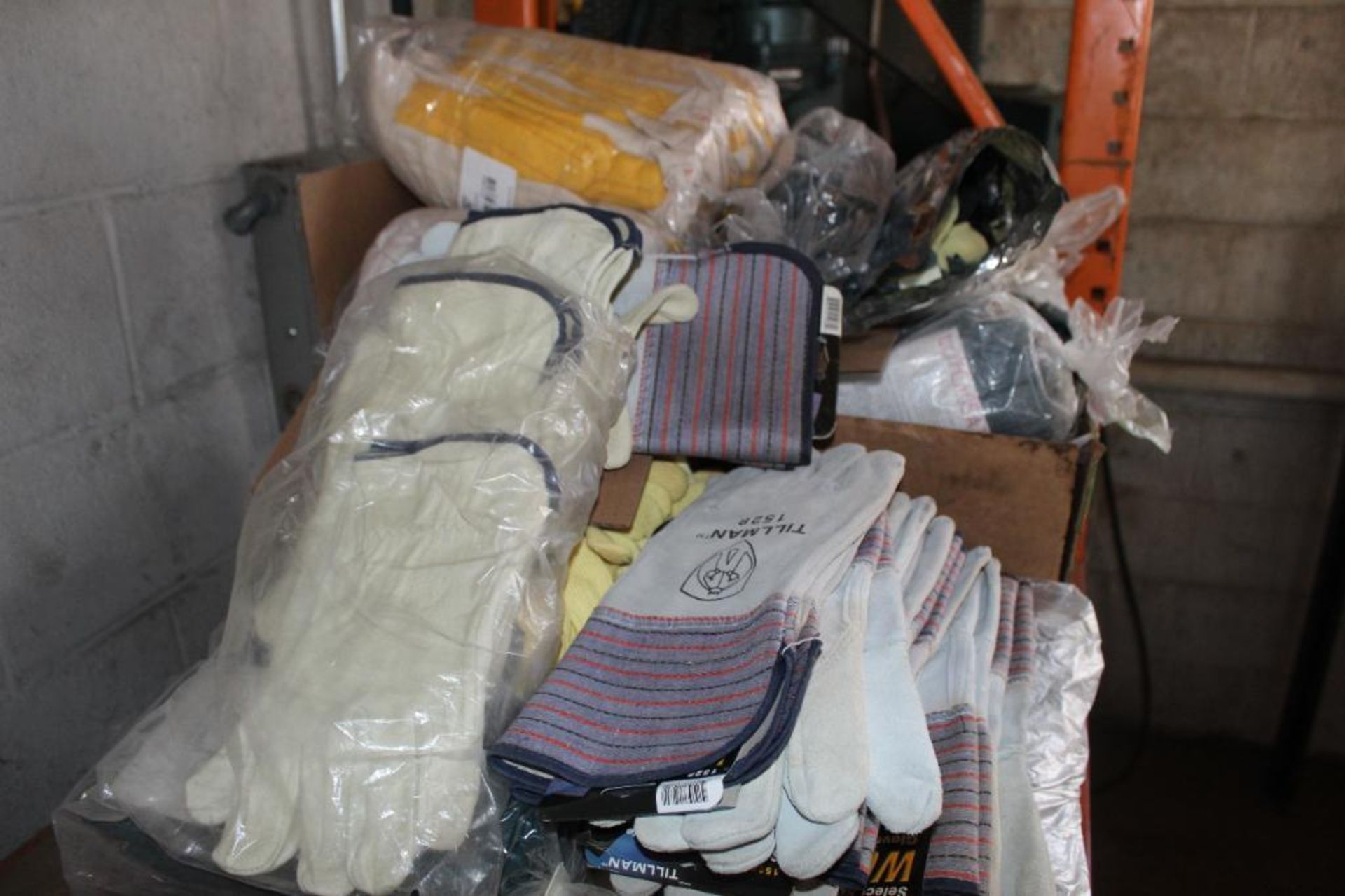 Lot of Assorted Gloves- Work Grade - Image 11 of 11