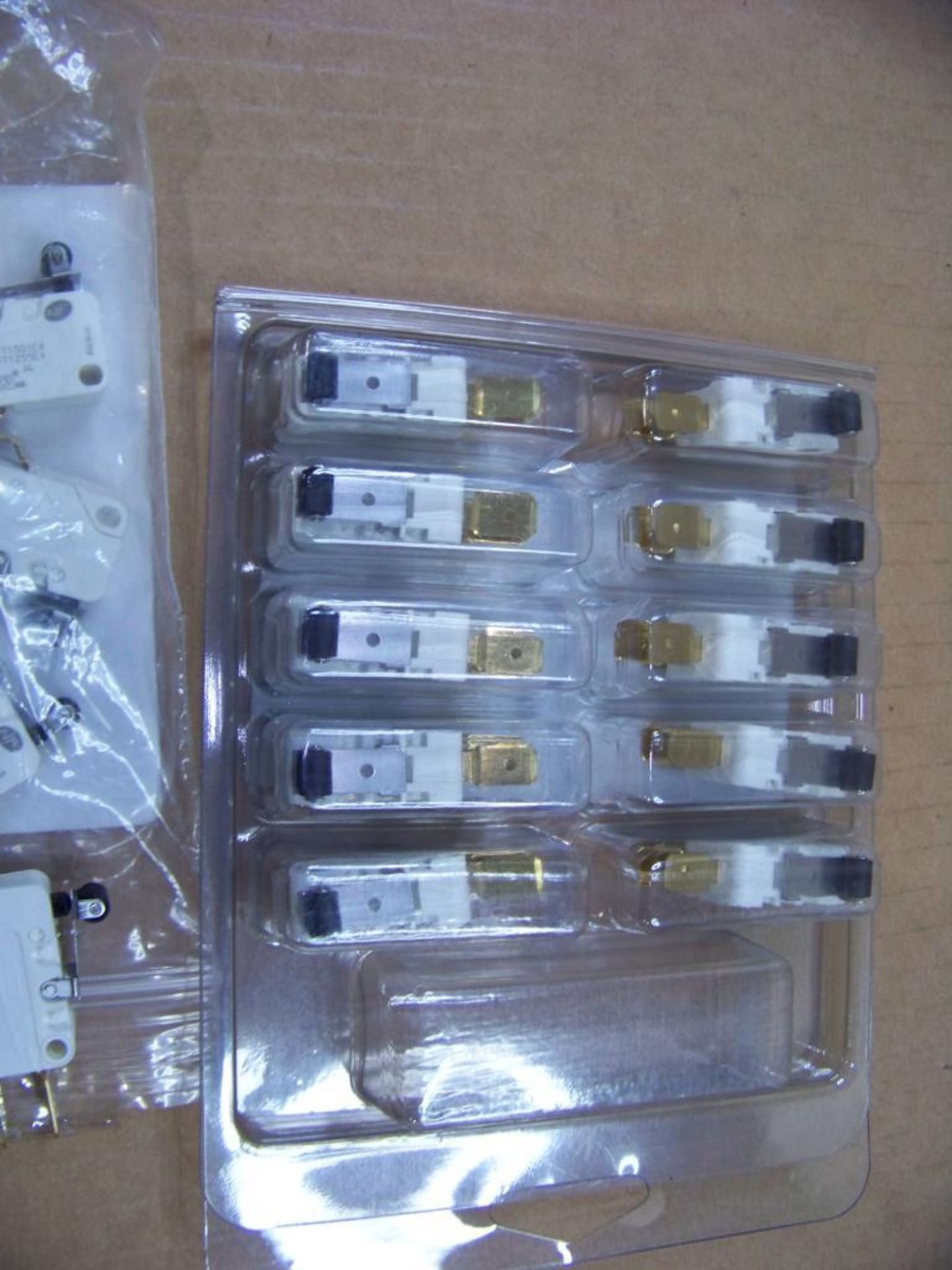 19 - CROUZET MICRO SWITCHES, # 8316-3221 - Image 3 of 3