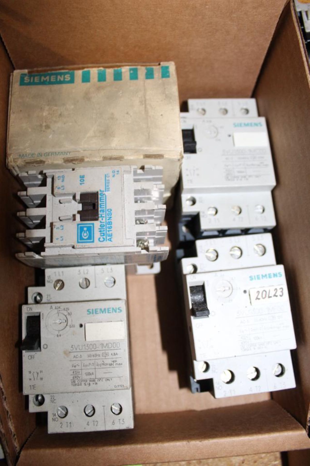 Lot of Siemens Sirius, Cutler Hammer, Dayton, Schneider Electric, ABB Switchline Circuit Breakers - Image 3 of 10