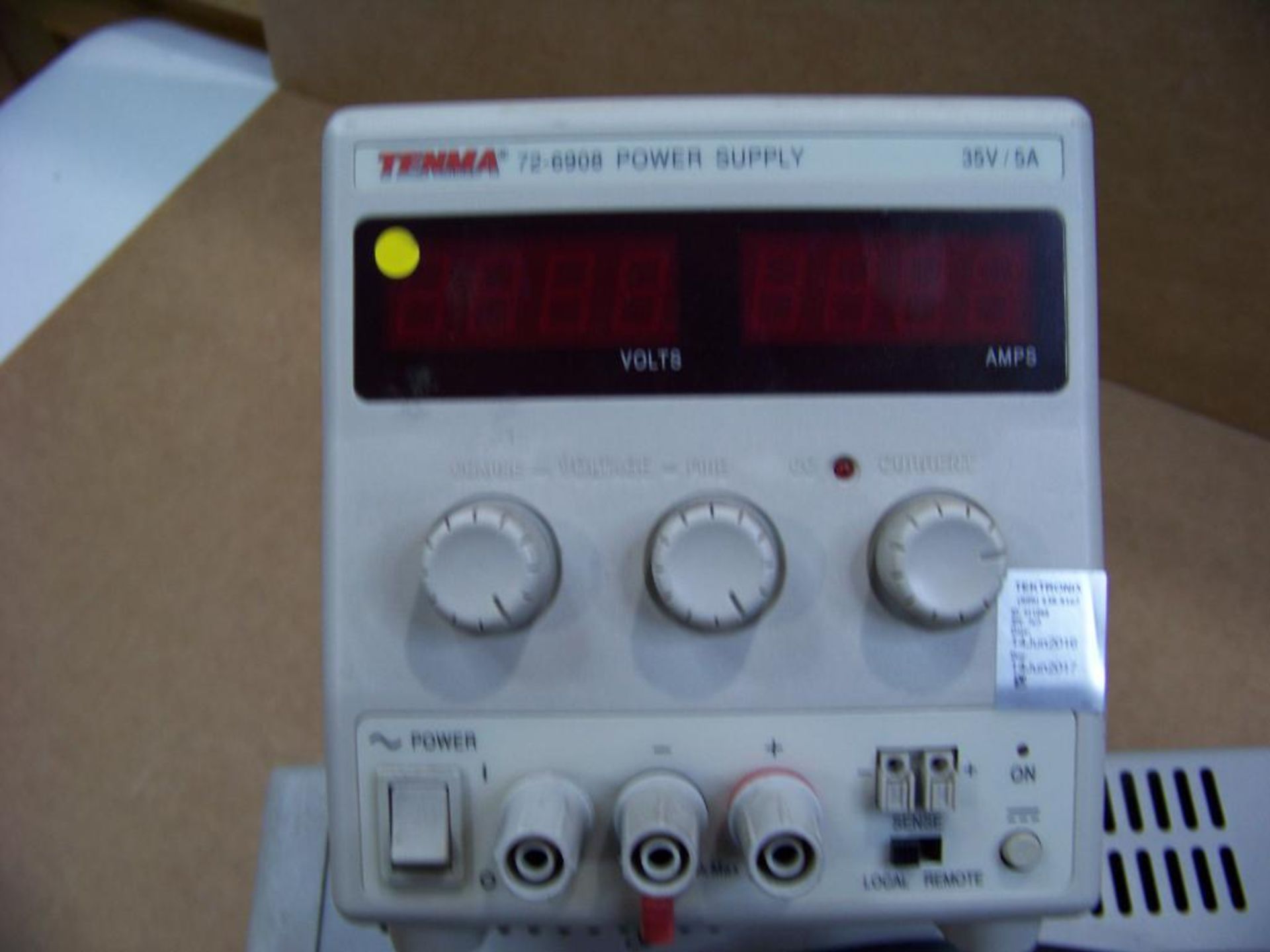 2 - TENMA BENCH POWER SUPPLIES # 72-6908 - Image 2 of 3