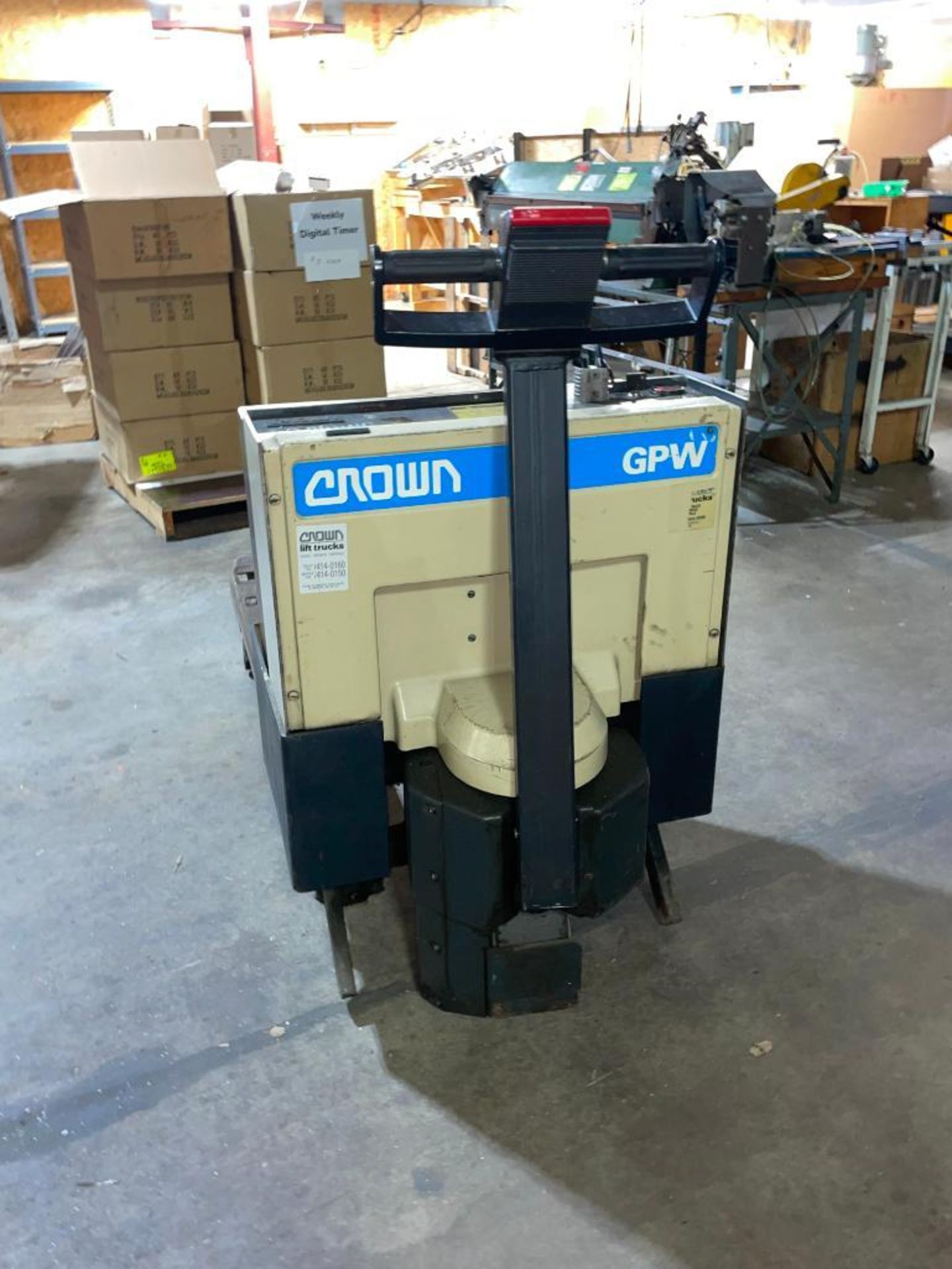 Crown 4K Capacity Model GPW-4-14 Electric Pallet Lift - Image 2 of 4