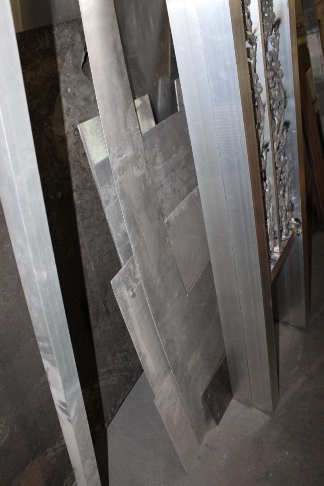 Lot of Aluminum along Wall Sheets and Scrap Pieces - Image 7 of 7