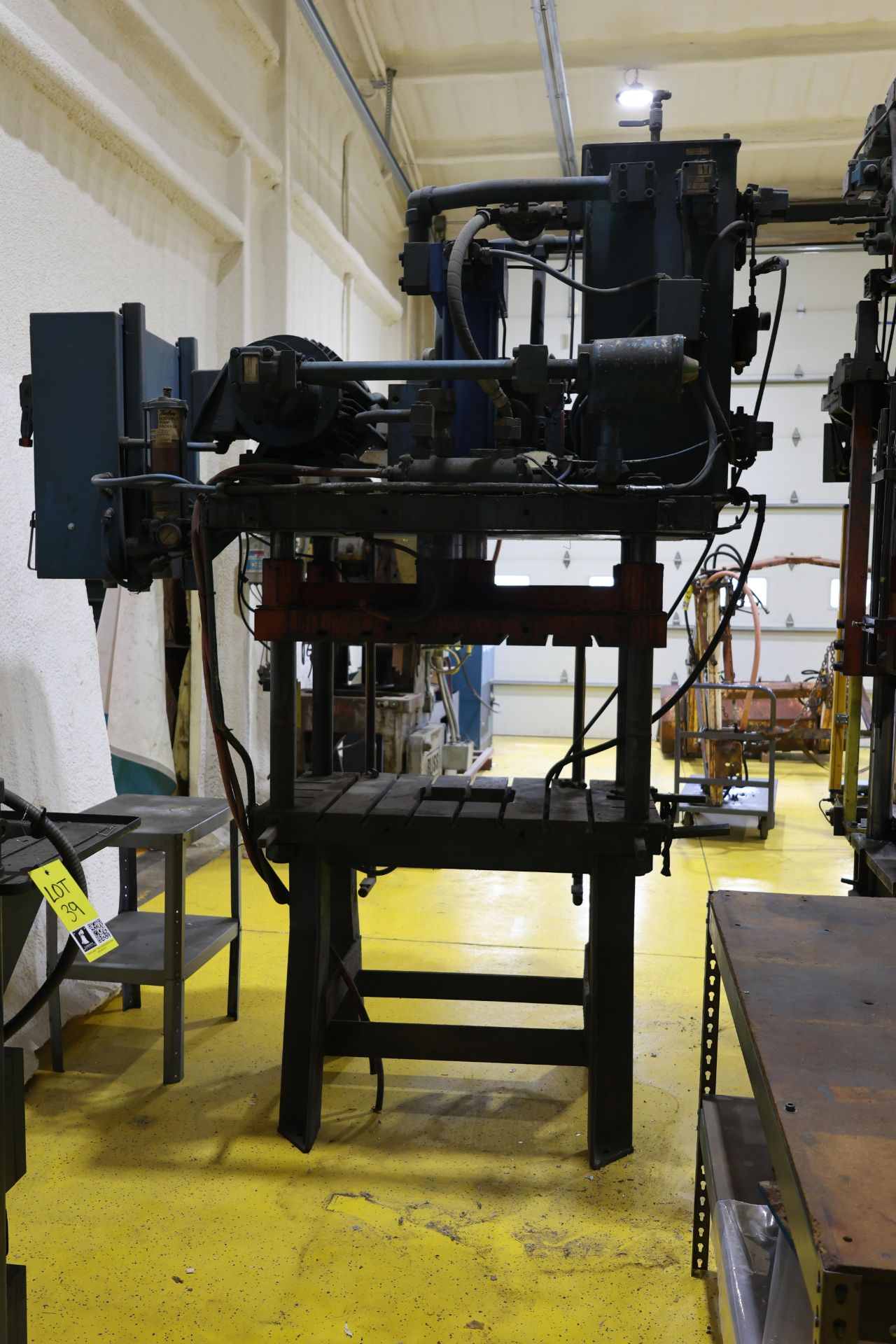 BMC 20 Ton 4 Post Press with Table - Image 4 of 4